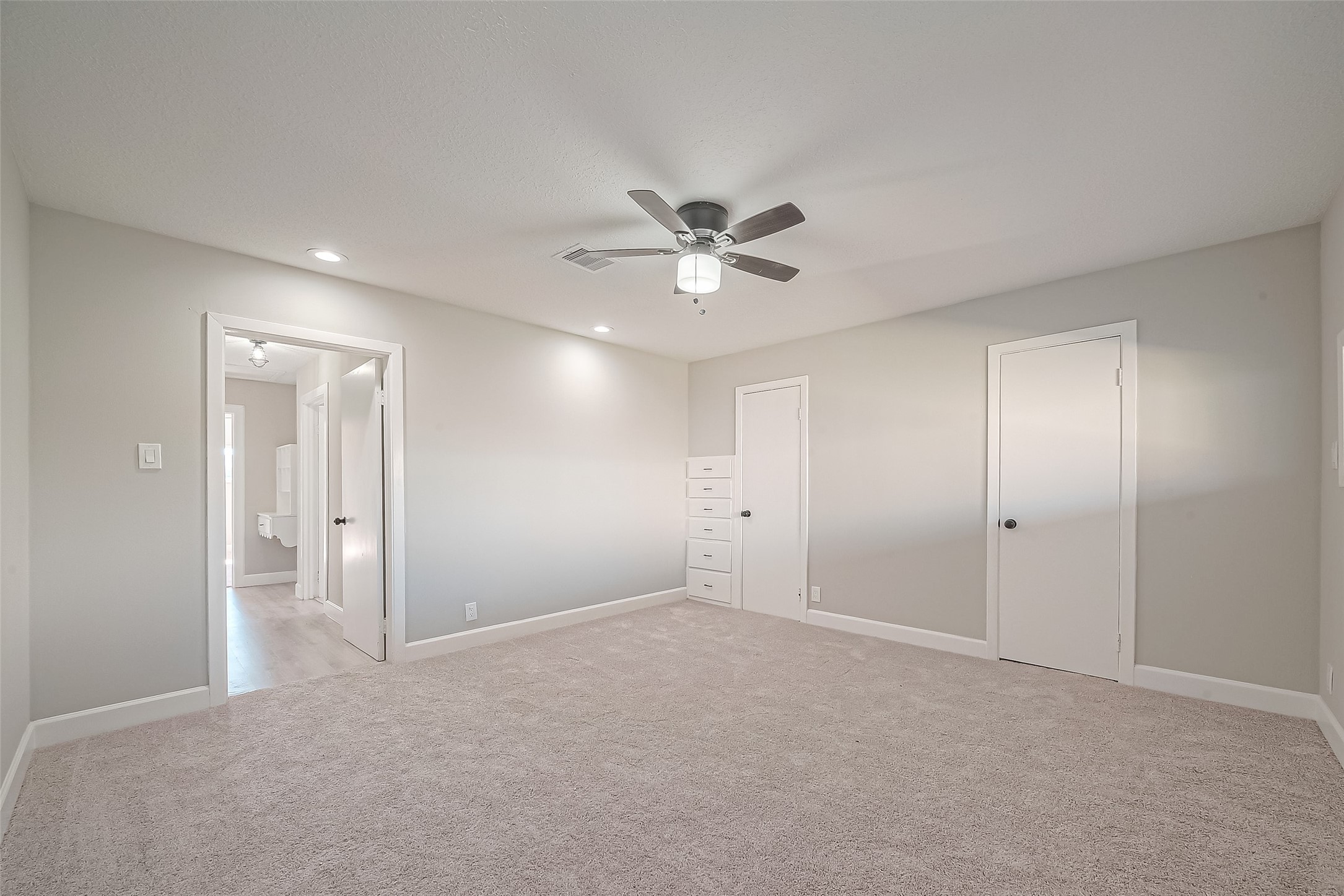 1305 S Airhart Drive , Baytown, TX, 77520 | 53621207 | Realty Texas LLC