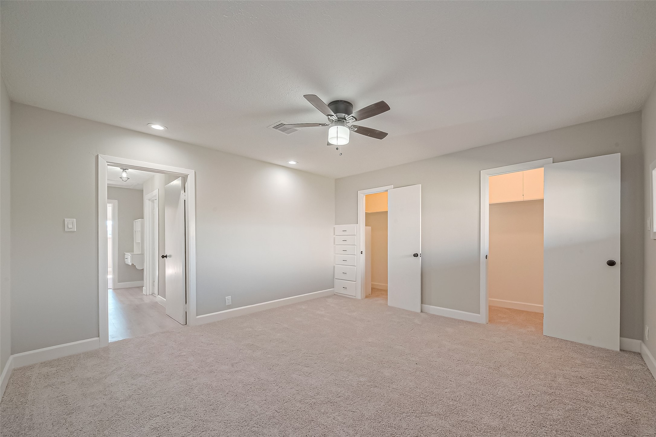 1305 S Airhart Drive , Baytown, TX, 77520 | 53621207 | Realty Texas LLC