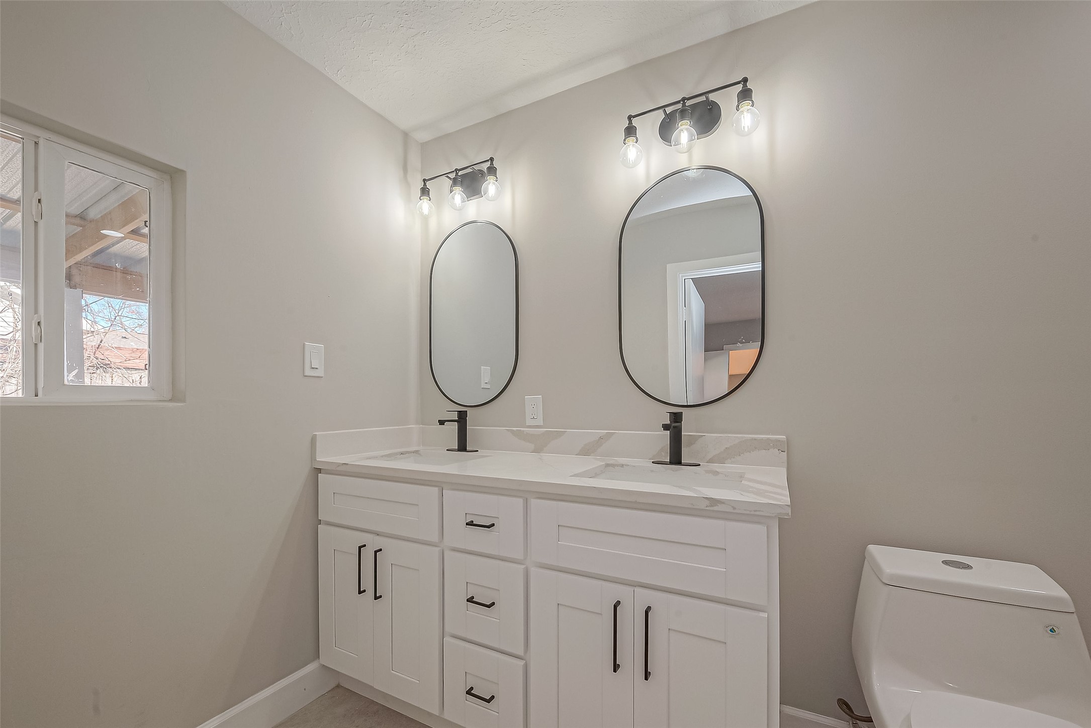 1305 S Airhart Drive , Baytown, TX, 77520 | 53621207 | Realty Texas LLC