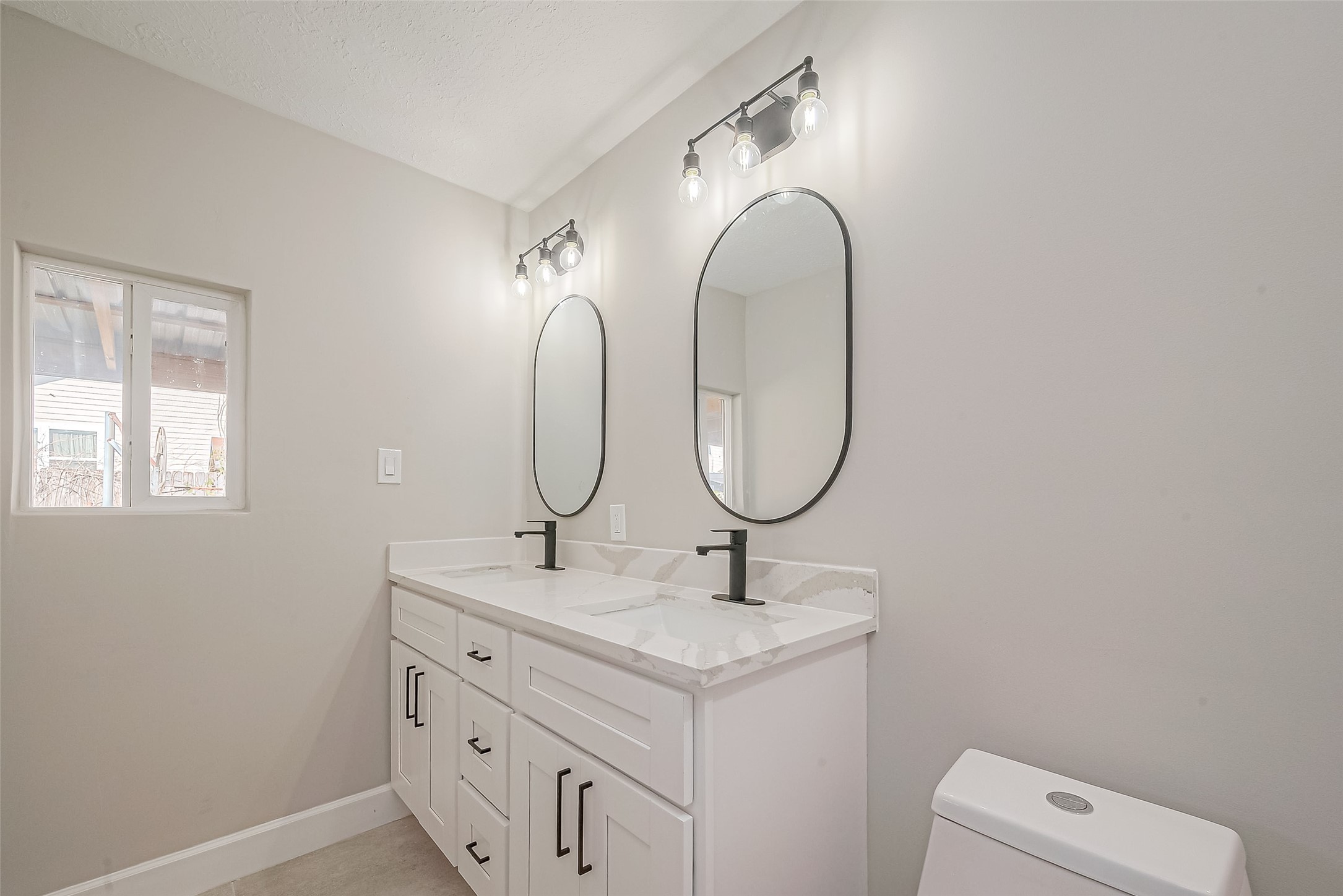 1305 S Airhart Drive , Baytown, TX, 77520 | 53621207 | Realty Texas LLC