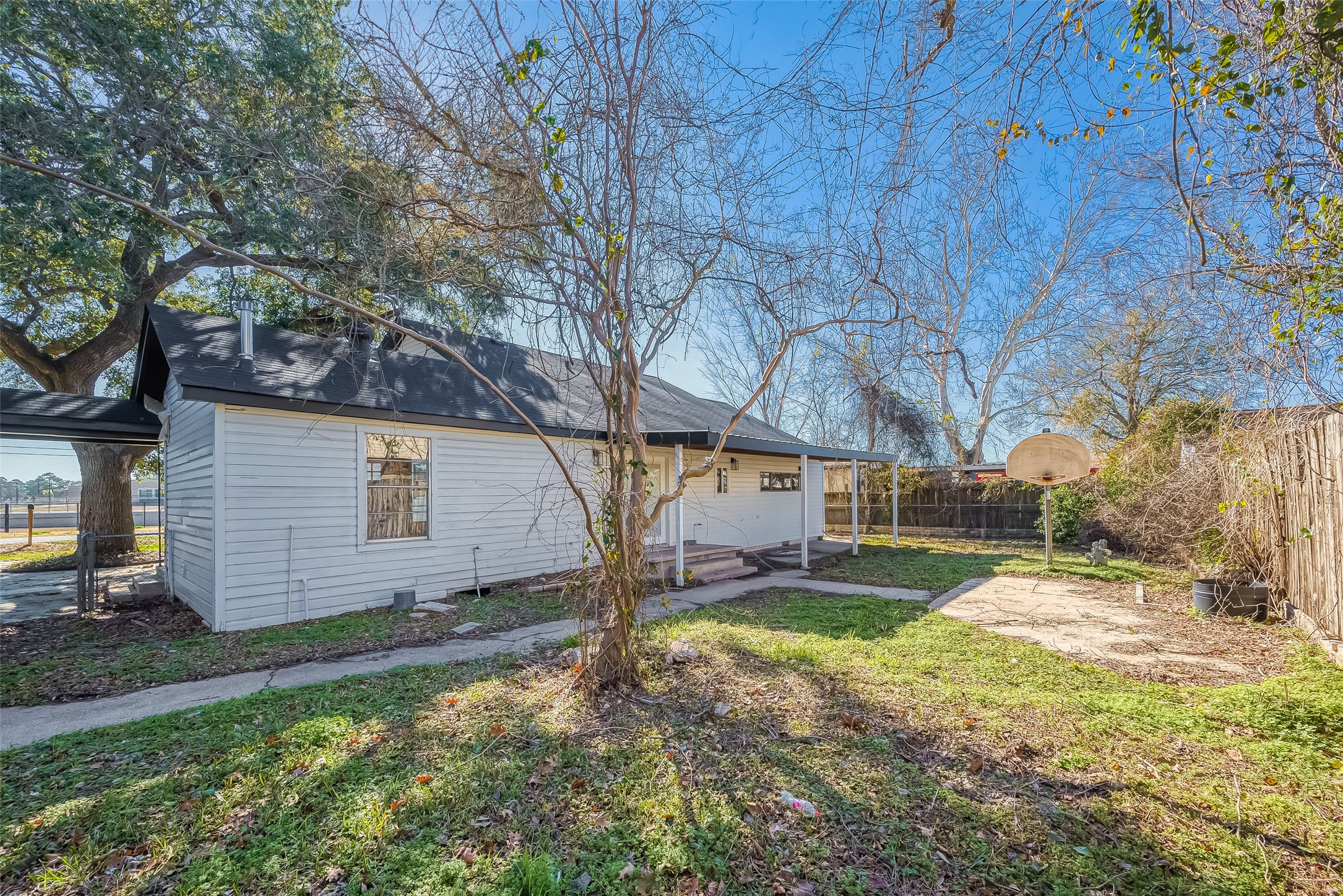 1305 S Airhart Drive , Baytown, TX, 77520 | 53621207 | Realty Texas LLC
