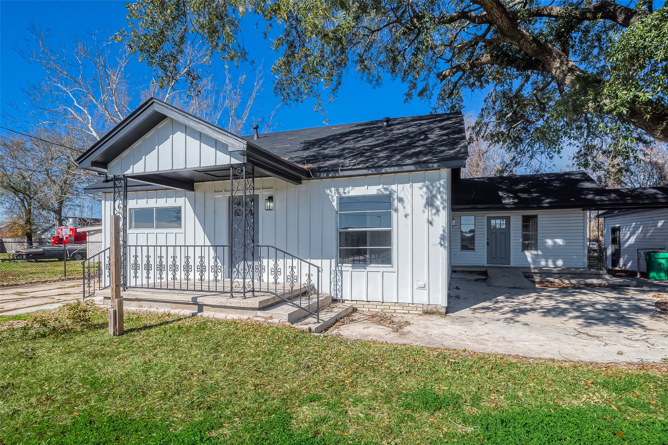 1305 S Airhart Drive , Baytown, TX, 77520 | 53621207 | Realty Texas LLC
