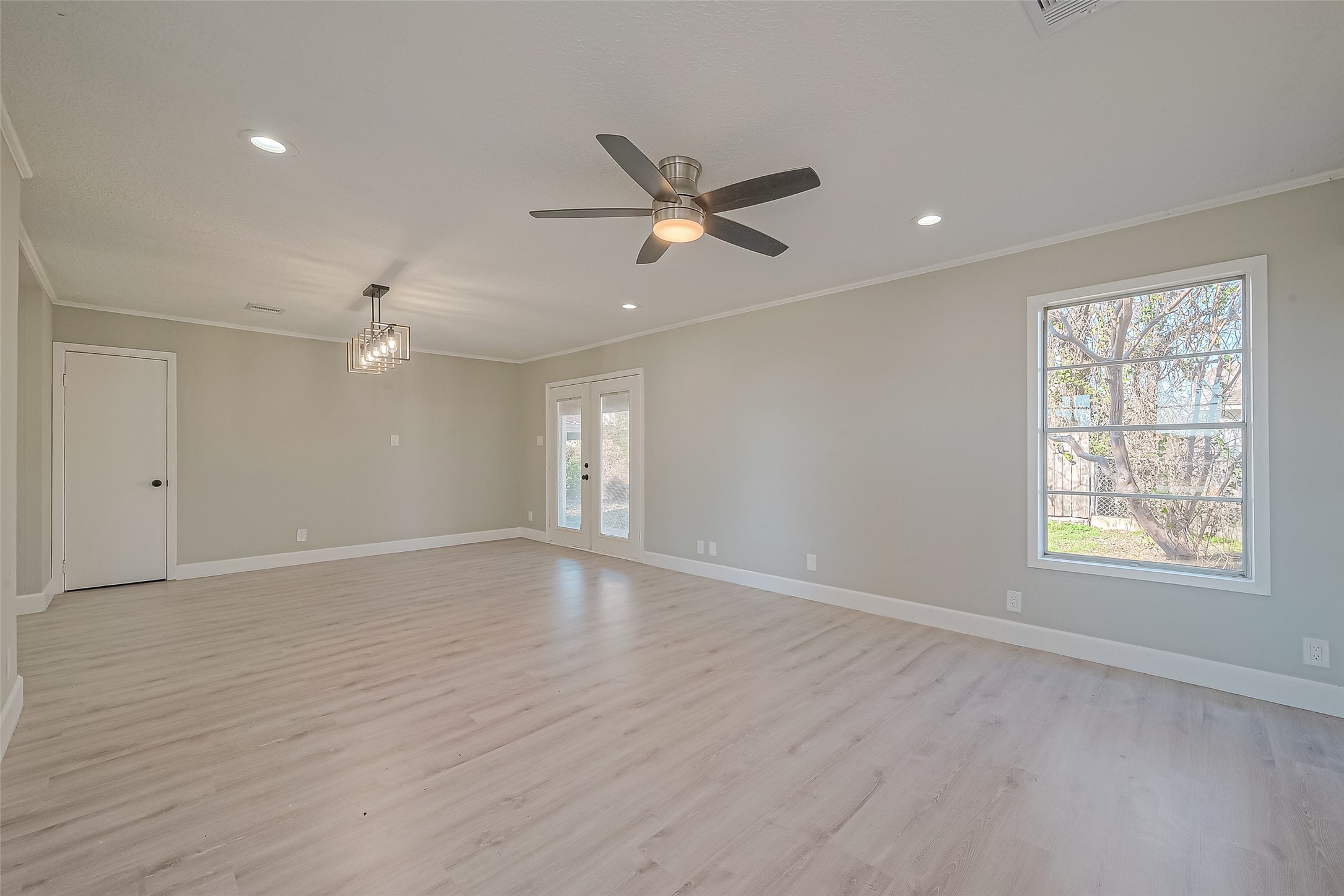 1305 S Airhart Drive , Baytown, TX, 77520 | 53621207 | Realty Texas LLC