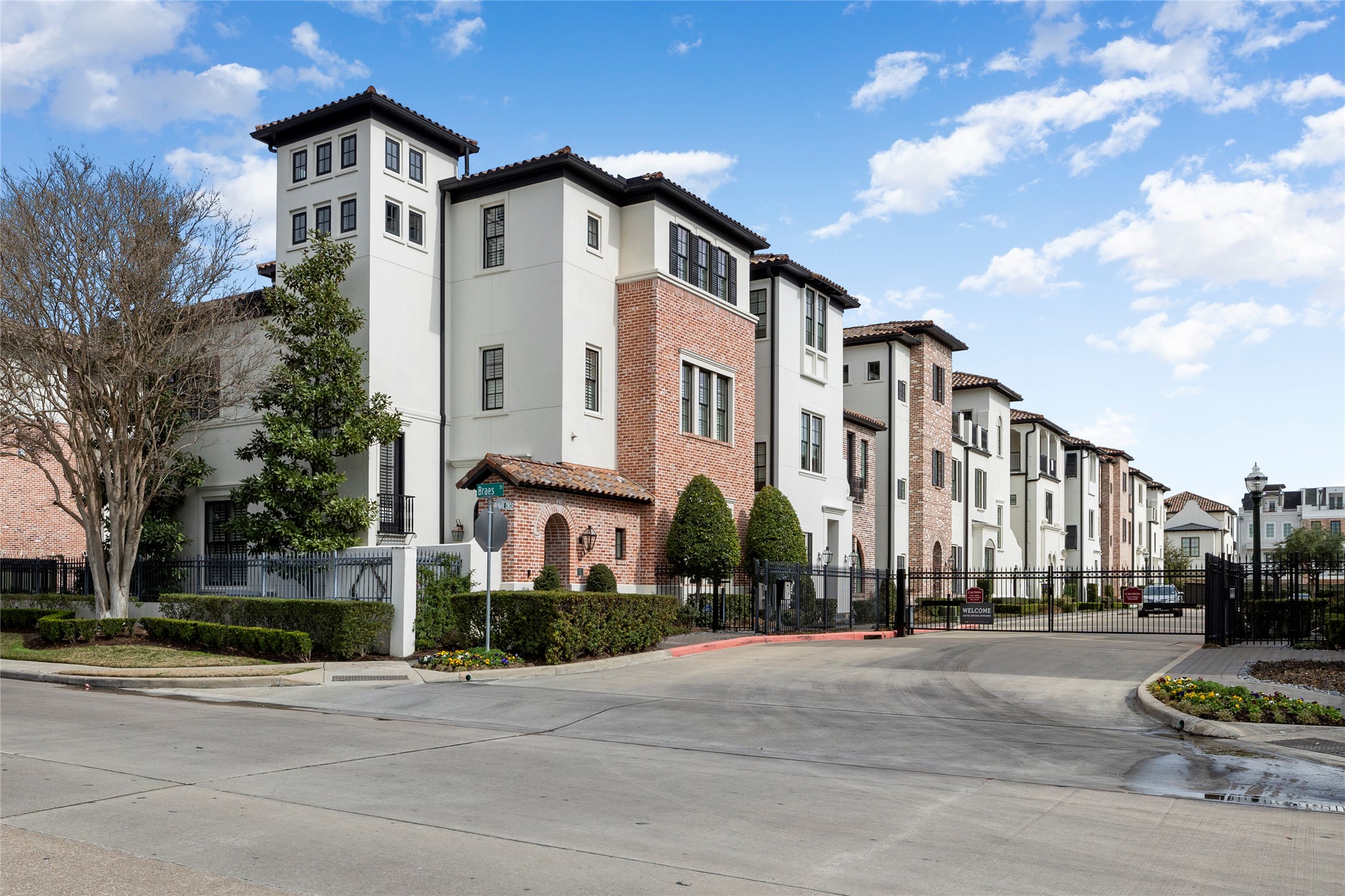19 Southside Circle , Houston, TX, 77025 | 5412771 | Realty Texas LLC