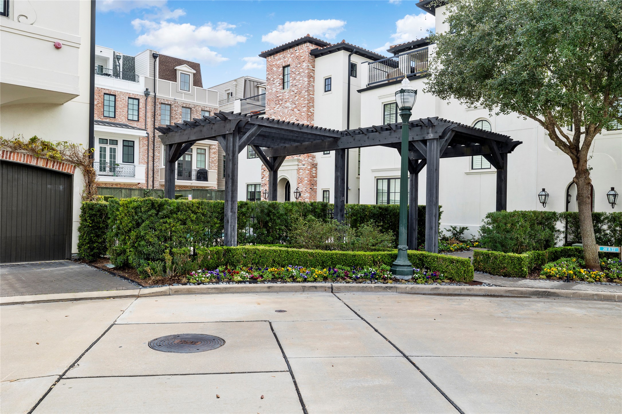 19 Southside Circle , Houston, TX, 77025 | 5412771 | Realty Texas LLC