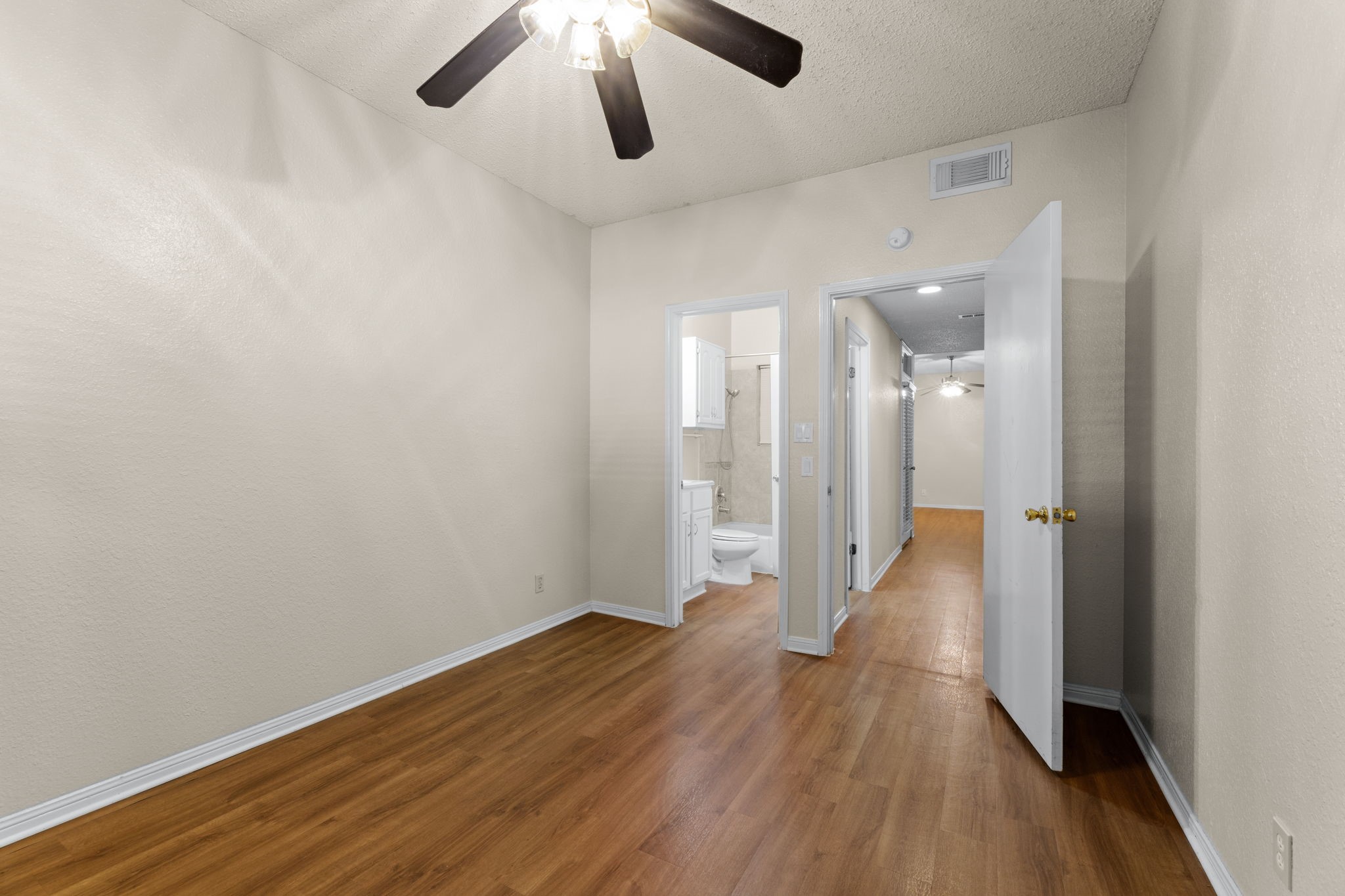 1910 Robbins PL 102, Austin, TX, 78705 | 8762960 | Realty Texas LLC