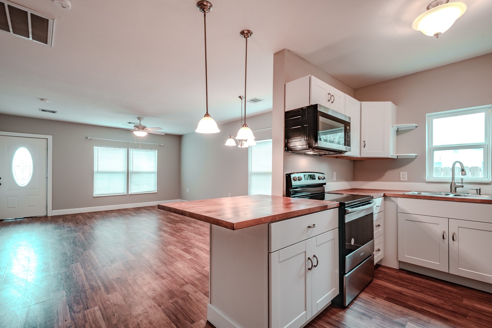 320 Martin Street , Ames, TX, 77575 | 91561673 | Realty Texas LLC