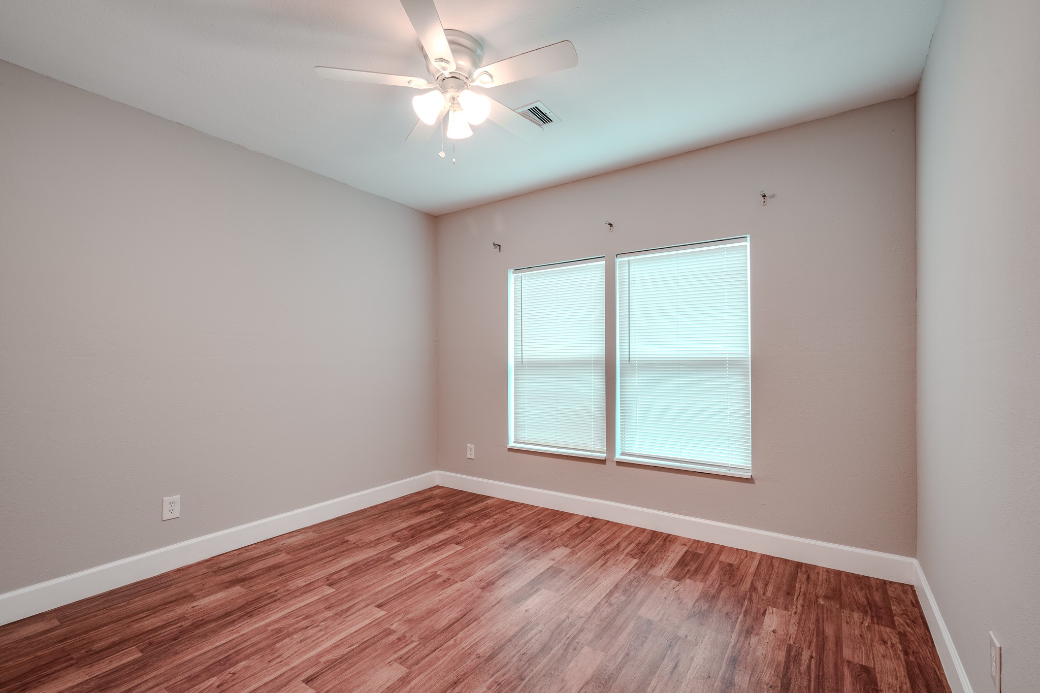 320 Martin Street , Ames, TX, 77575 | 91561673 | Realty Texas LLC