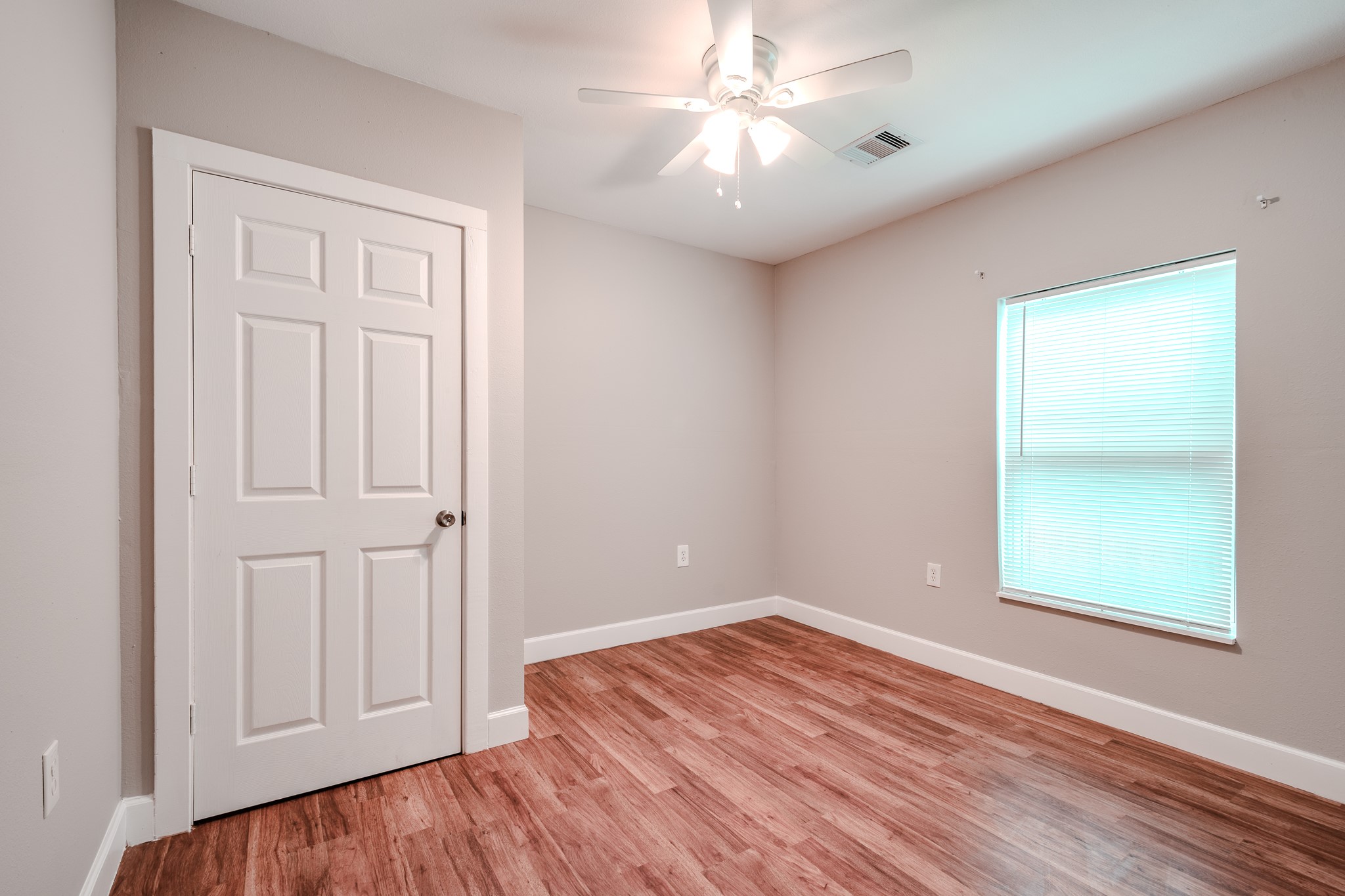 320 Martin Street , Ames, TX, 77575 | 91561673 | Realty Texas LLC