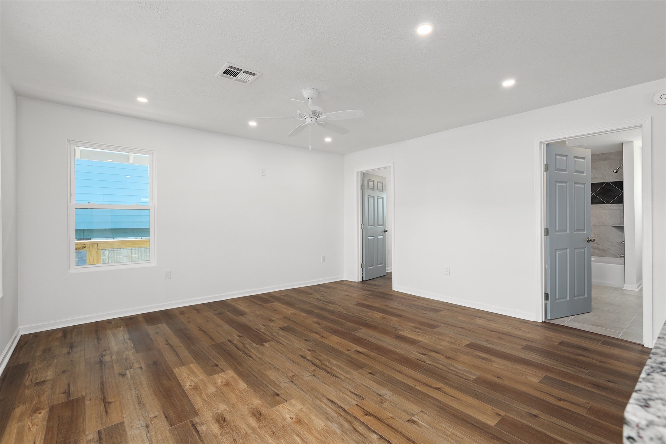 697 Warsaw Street , Bayou Vista, TX, 77563 | 37680031 | Realty Texas LLC