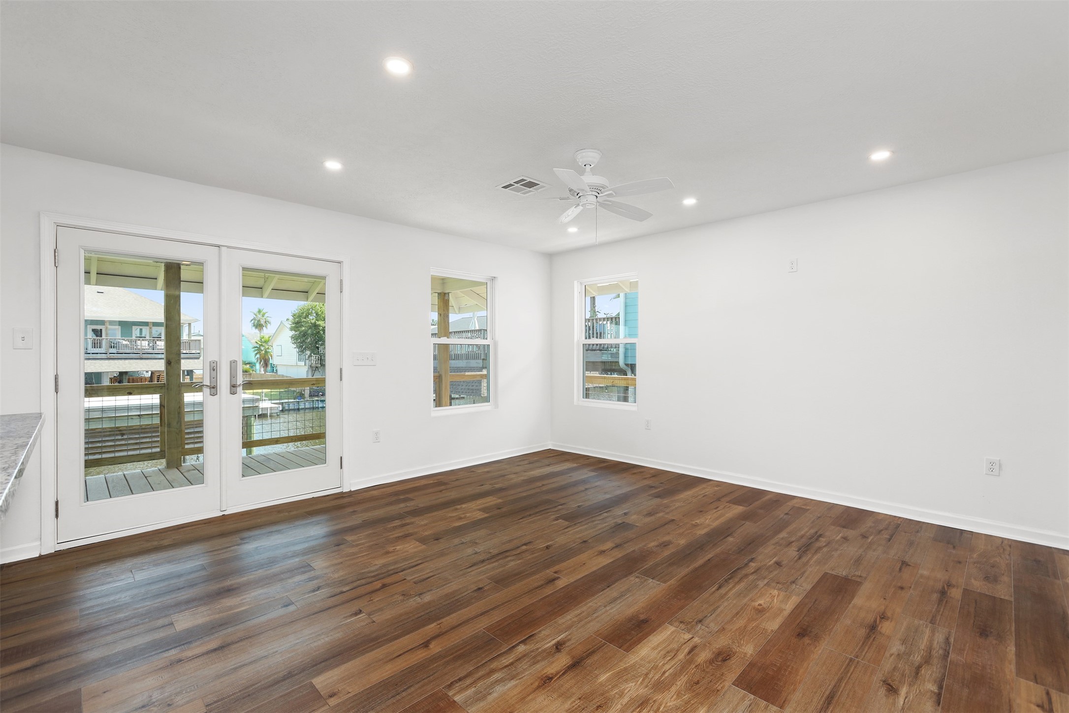 697 Warsaw Street , Bayou Vista, TX, 77563 | 37680031 | Realty Texas LLC