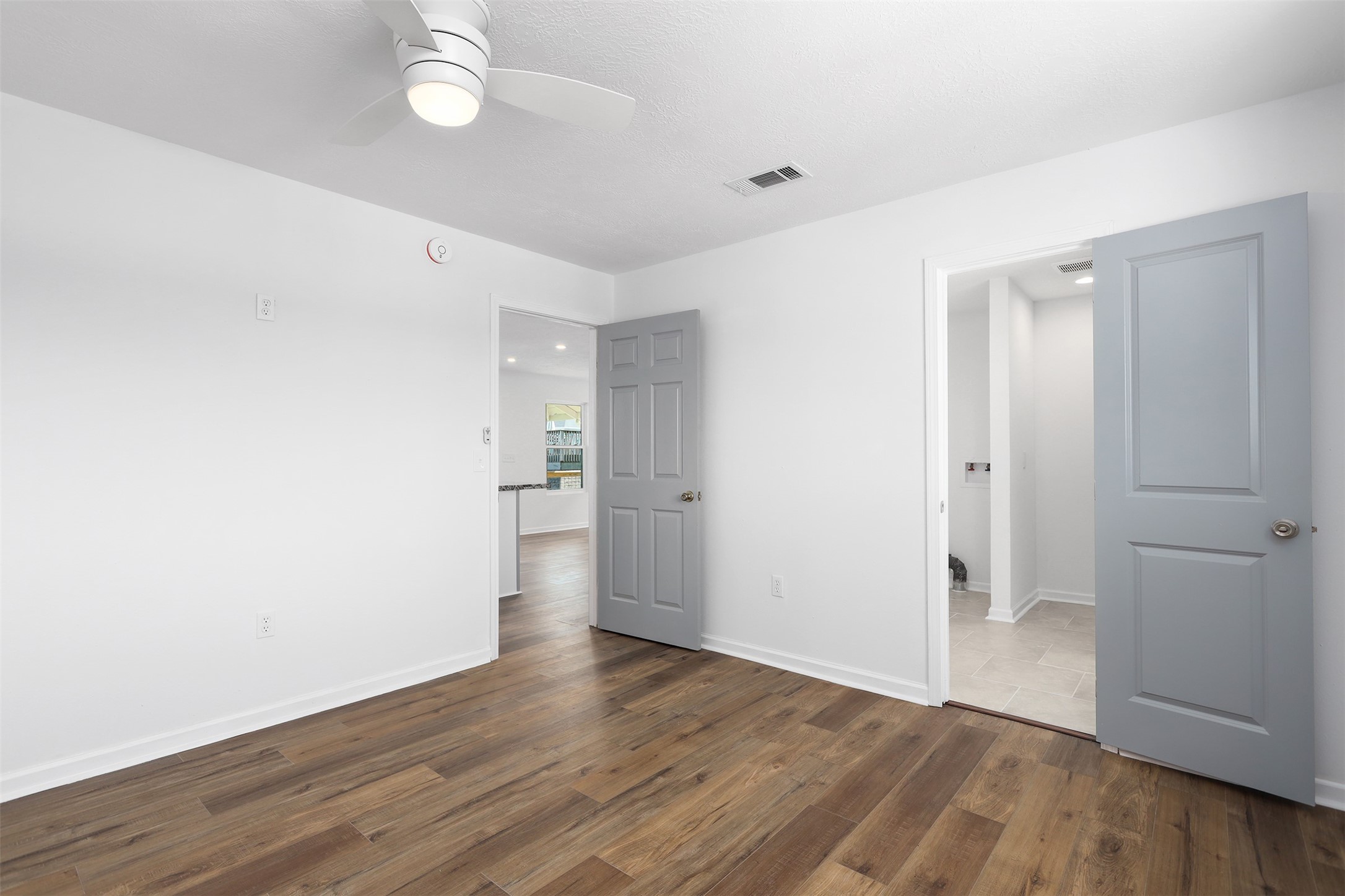 697 Warsaw Street , Bayou Vista, TX, 77563 | 37680031 | Realty Texas LLC