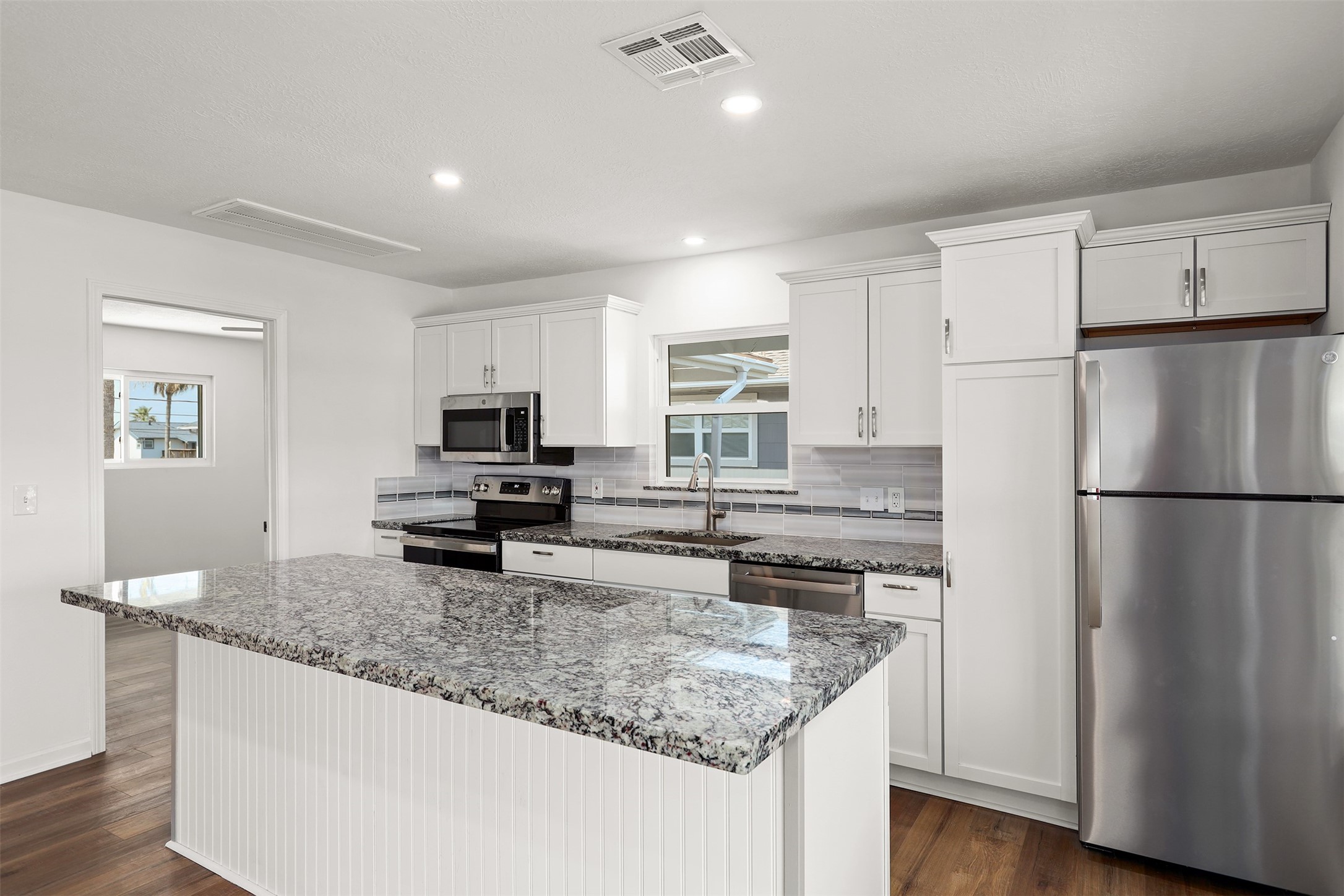 697 Warsaw Street , Bayou Vista, TX, 77563 | 37680031 | Realty Texas LLC