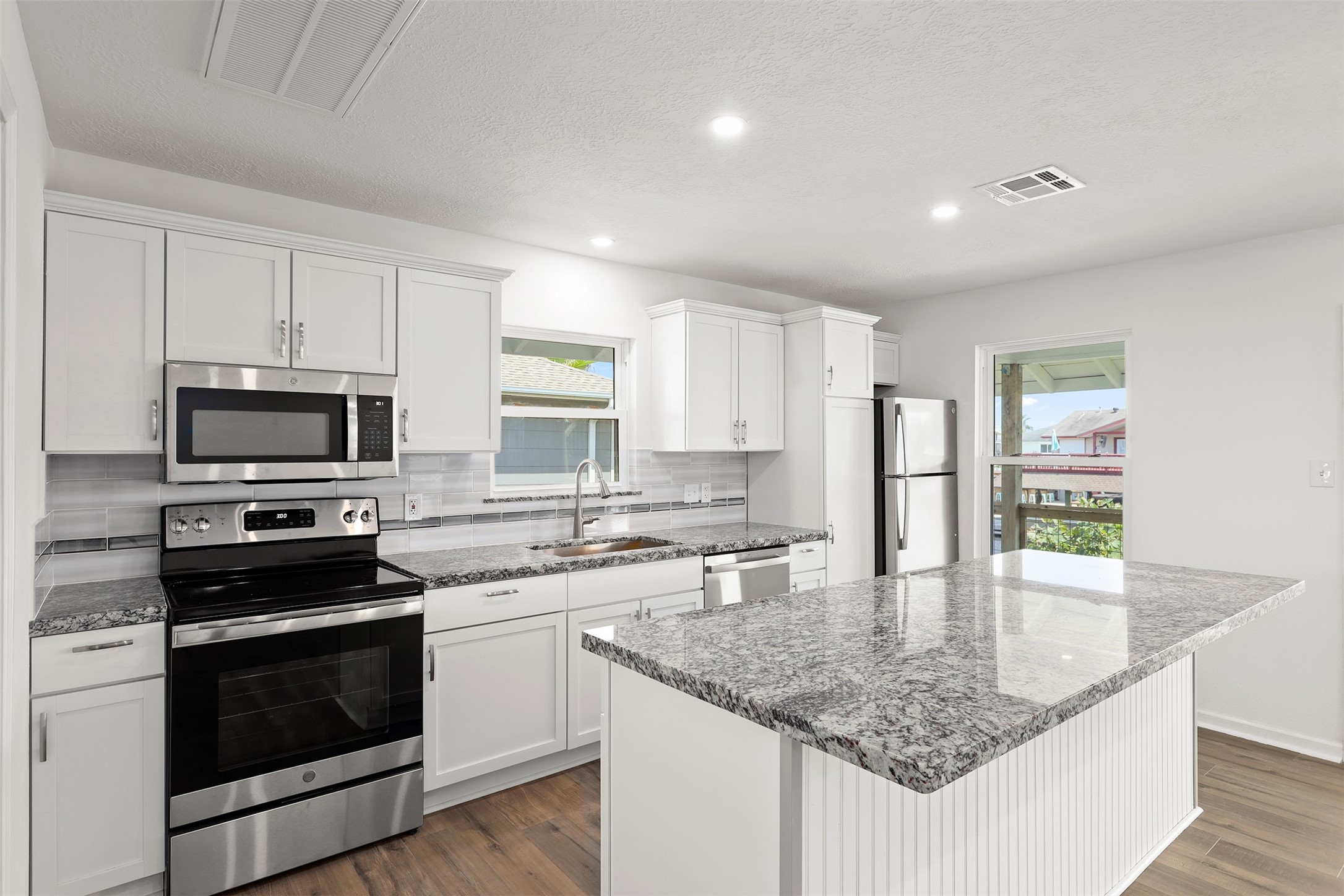 697 Warsaw Street , Bayou Vista, TX, 77563 | 37680031 | Realty Texas LLC