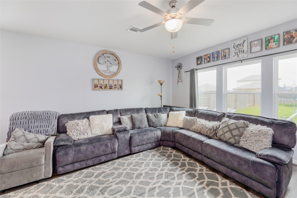 425 Autumn Leaf Road , Hutto, TX, 78634 | 6216406 | Realty Texas LLC