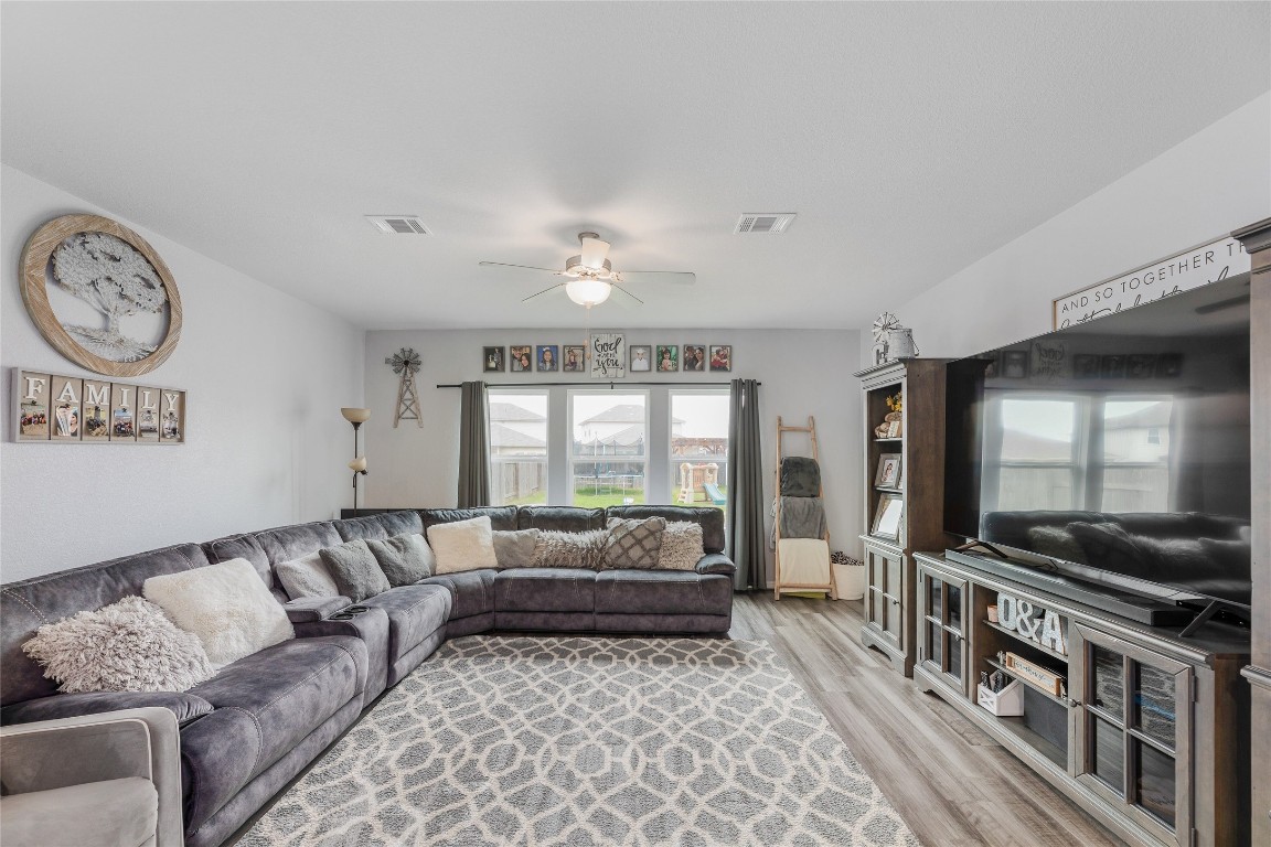 425 Autumn Leaf Road , Hutto, TX, 78634 | 6216406 | Realty Texas LLC