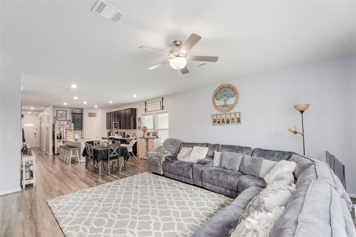 425 Autumn Leaf Road , Hutto, TX, 78634 | 6216406 | Realty Texas LLC