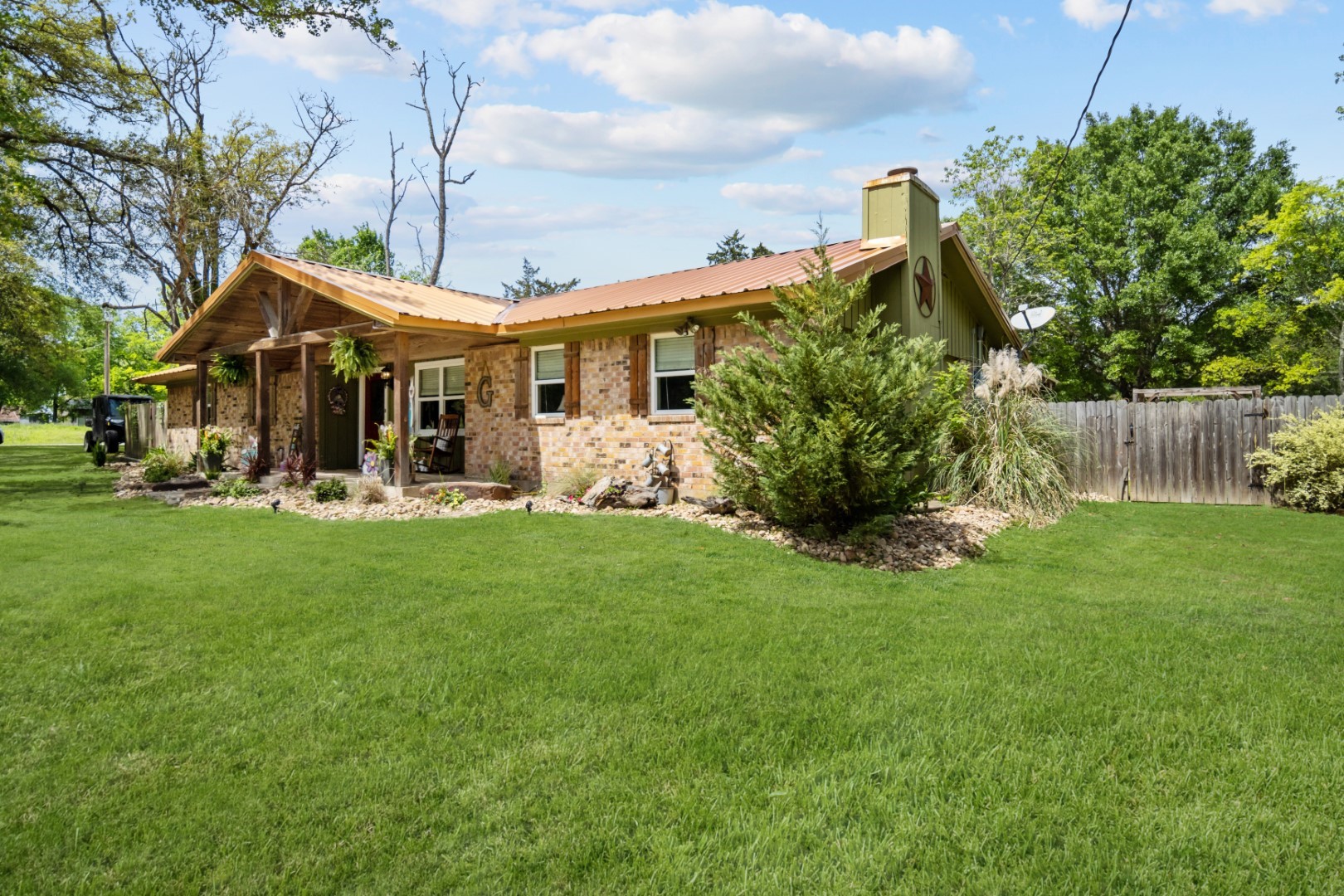 751 E Houston Street, Lovelady, TX, 75851 | 22439024 | Realty Texas LLC