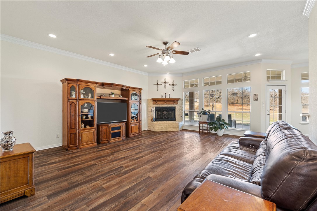 254 Bolton Circle , West, TX, 76691 | 220708 | Realty Texas LLC