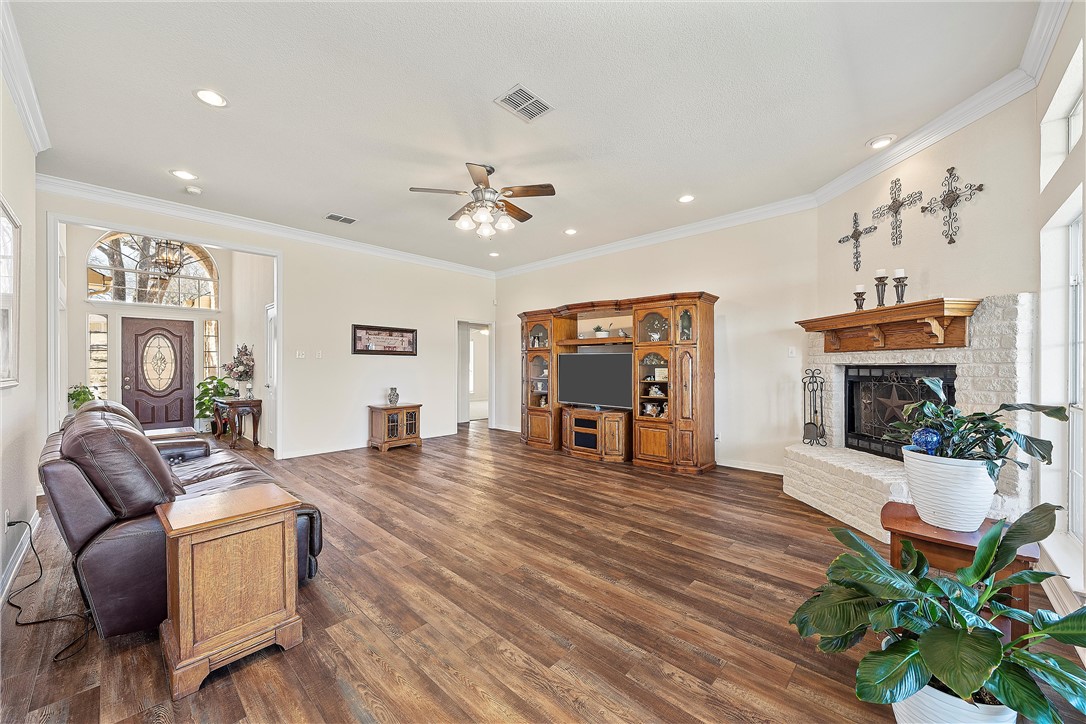 254 Bolton Circle , West, TX, 76691 | 220708 | Realty Texas LLC