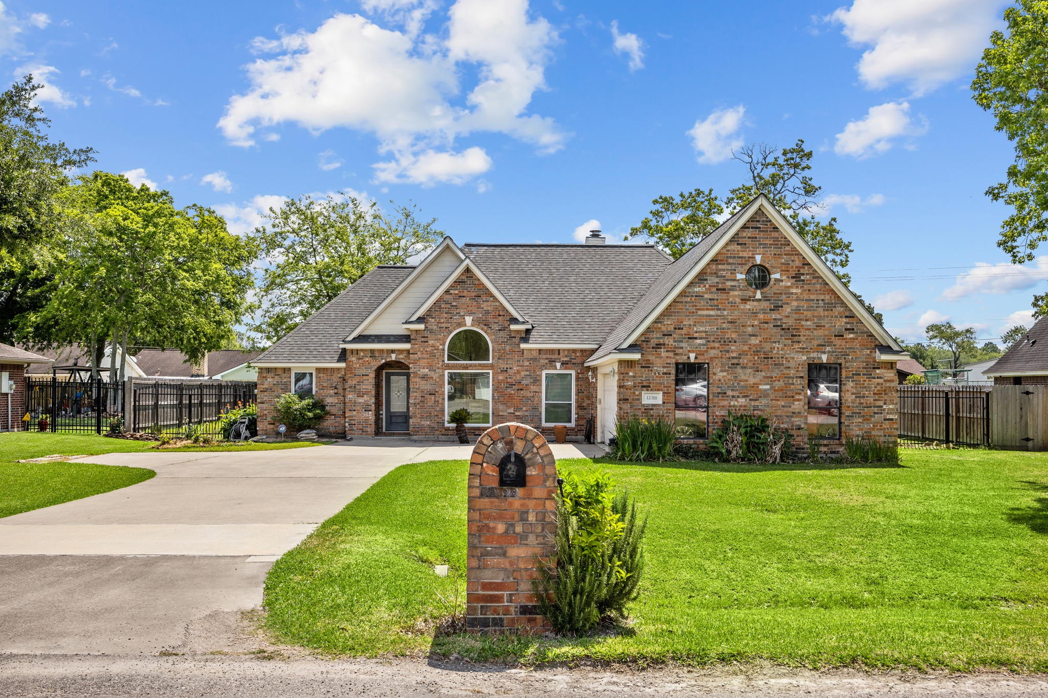 12318 E River Run Drive , Mont Belvieu, TX, 77523 | 45191761 | Realty Texas LLC