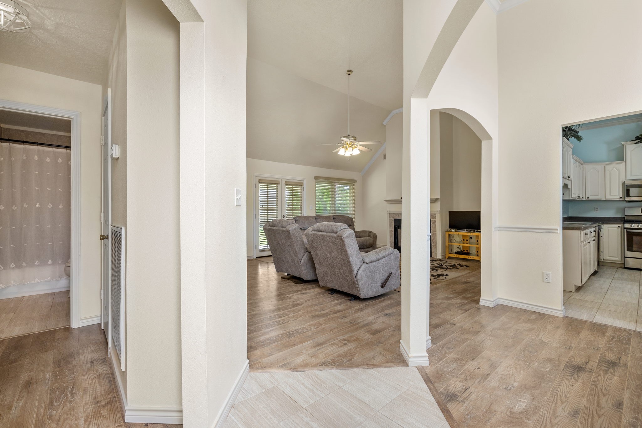 12318 E River Run Drive , Mont Belvieu, TX, 77523 | 45191761 | Realty Texas LLC