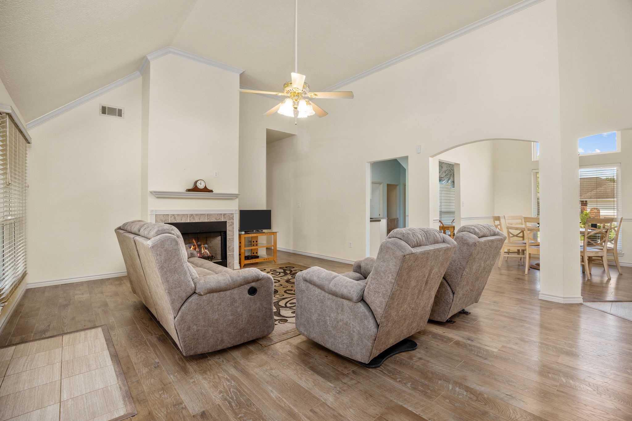 12318 E River Run Drive , Mont Belvieu, TX, 77523 | 45191761 | Realty Texas LLC