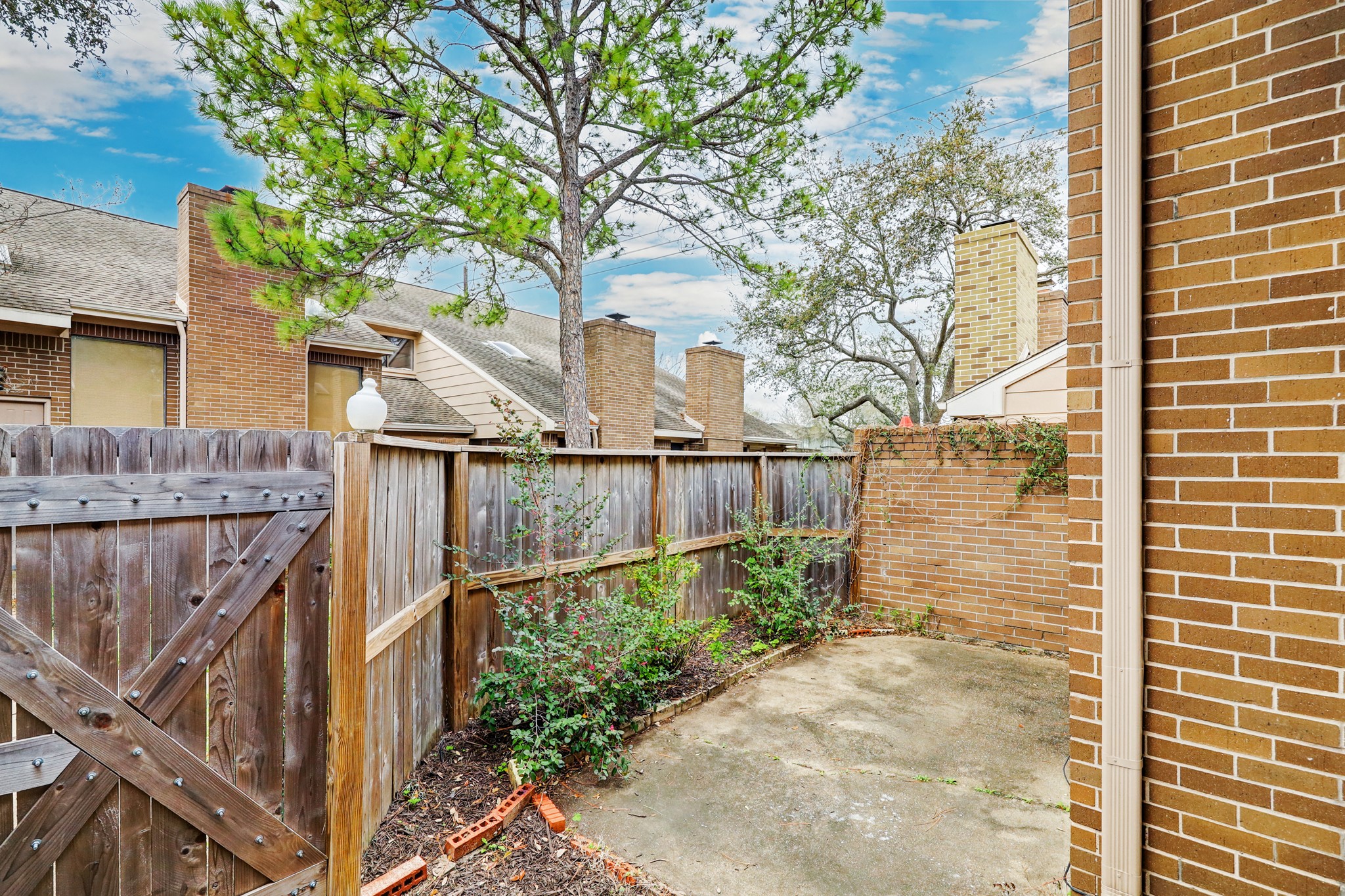 13804 HOLLOWGREEN Drive 33/308 , Houston, TX, 77082 | 49771237 | Realty Texas LLC