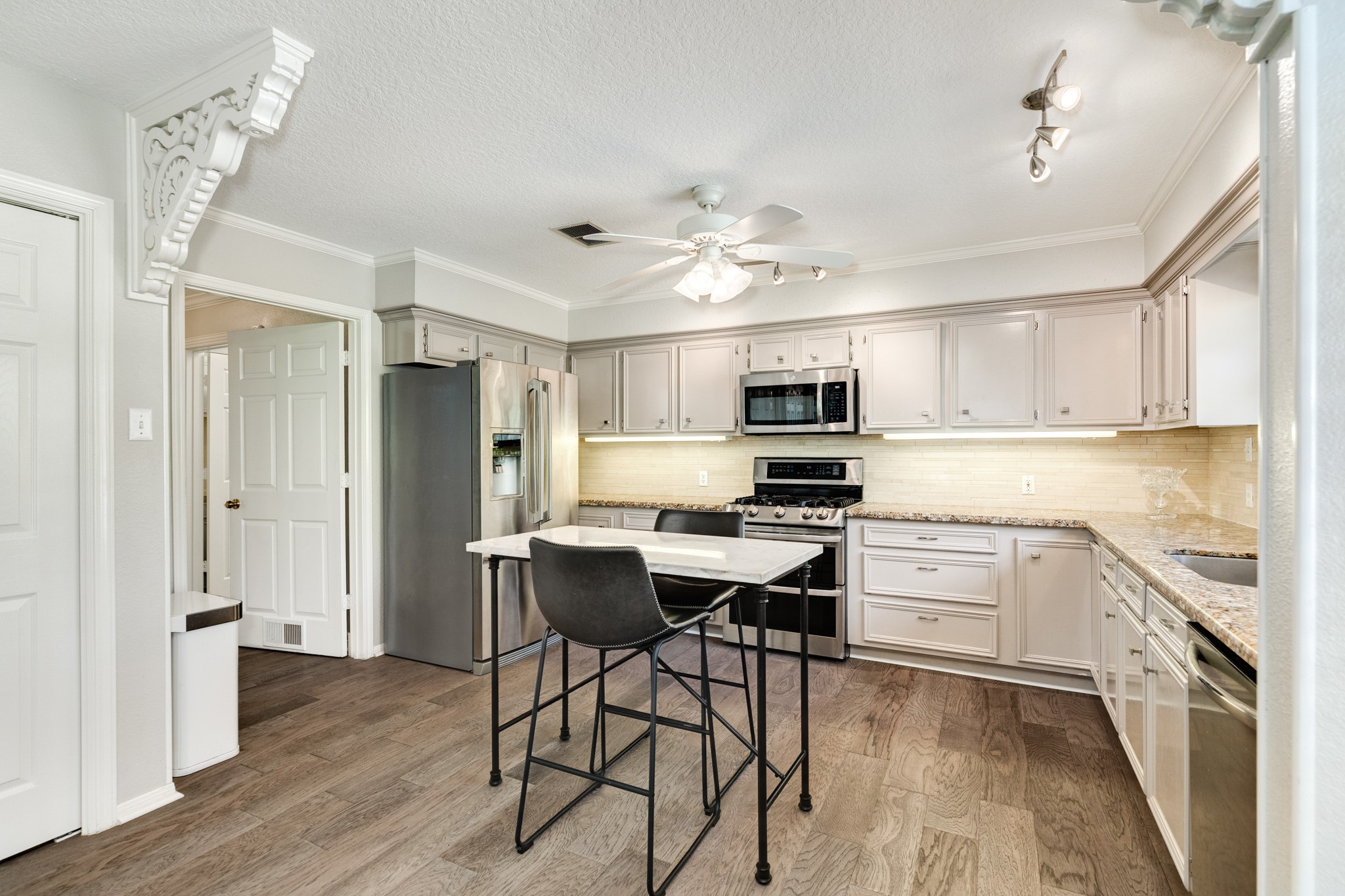126 Sleepy Hollow Drive , Lake Jackson, TX, 77566 | 67355223 | Realty Texas LLC