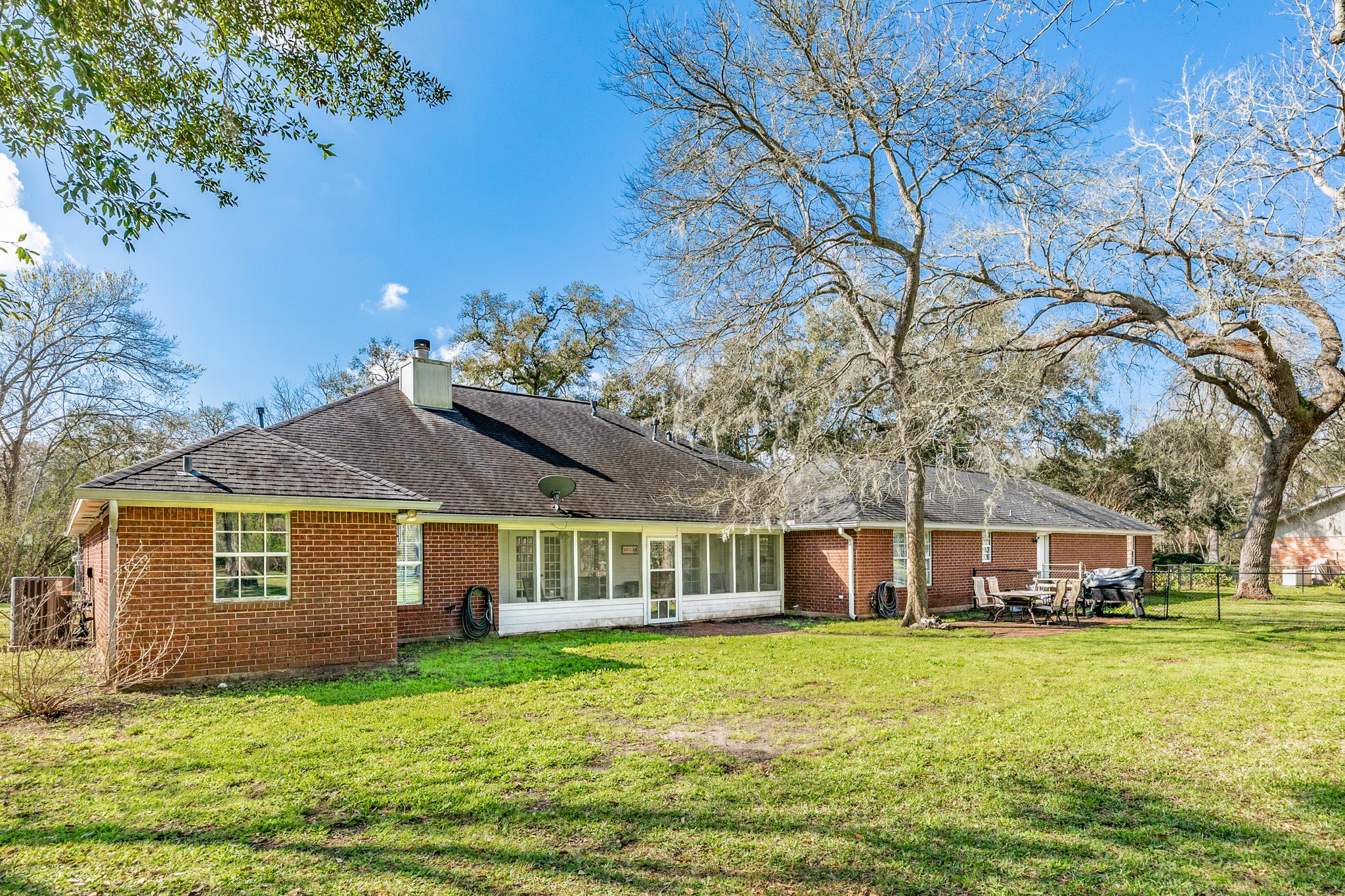 126 Sleepy Hollow Drive , Lake Jackson, TX, 77566 | 67355223 | Realty Texas LLC