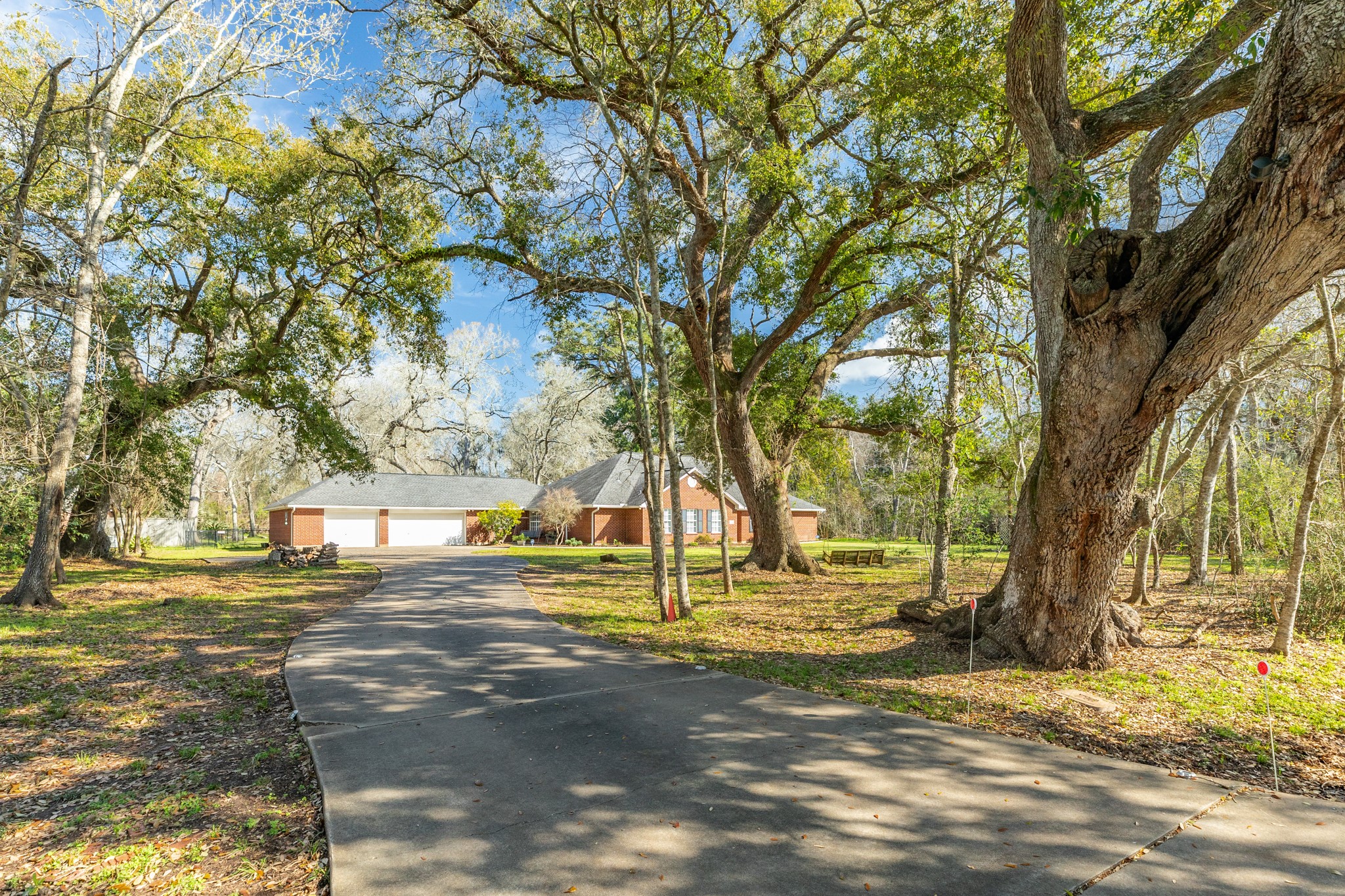 126 Sleepy Hollow Drive , Lake Jackson, TX, 77566 | 67355223 | Realty Texas LLC