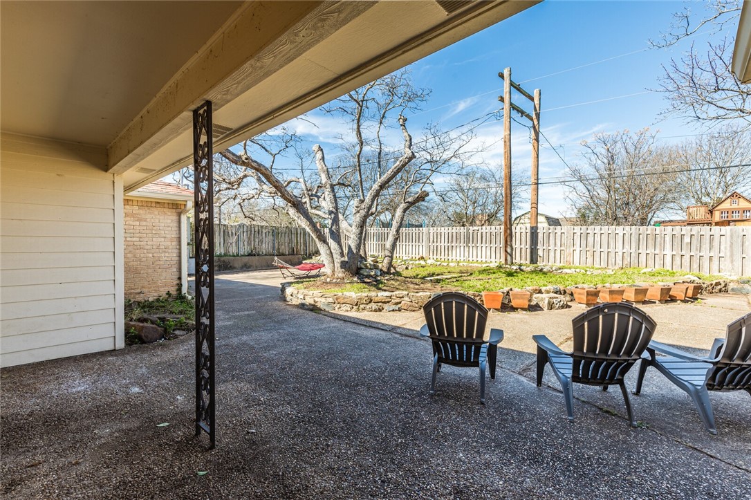 1132 Redondo Drive , Woodway, TX, 76712 | 220840 | Realty Texas LLC