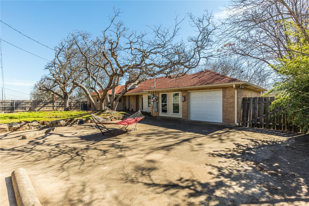 1132 Redondo Drive , Woodway, TX, 76712 | 220840 | Realty Texas LLC