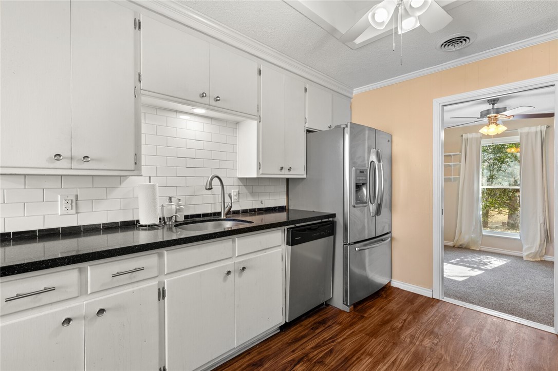 1132 Redondo Drive , Woodway, TX, 76712 | 220840 | Realty Texas LLC