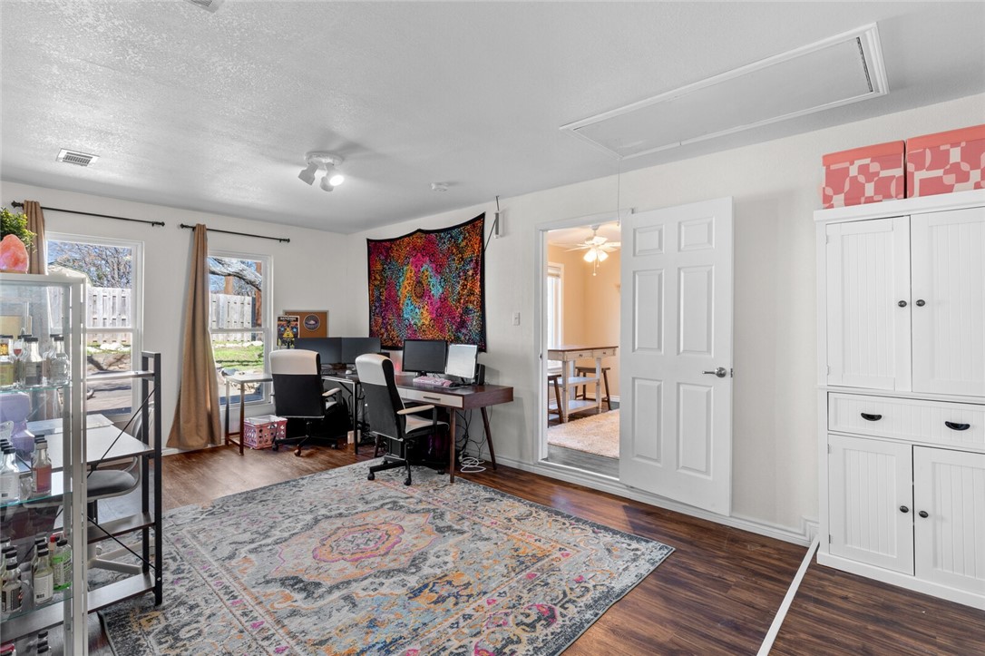 1132 Redondo Drive , Woodway, TX, 76712 | 220840 | Realty Texas LLC