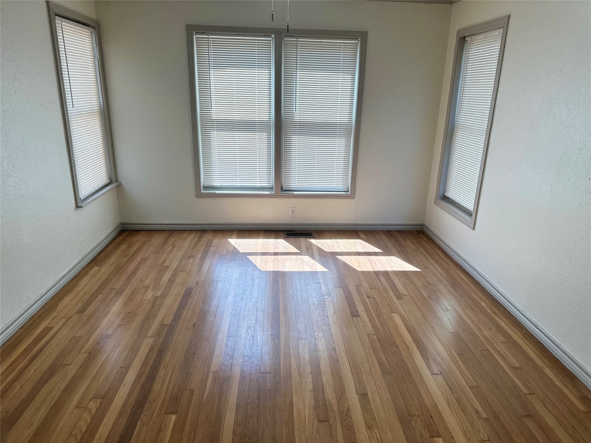 809 Cliffdale Avenue , Dallas, TX, 75211 | 20541136 | Realty Texas LLC