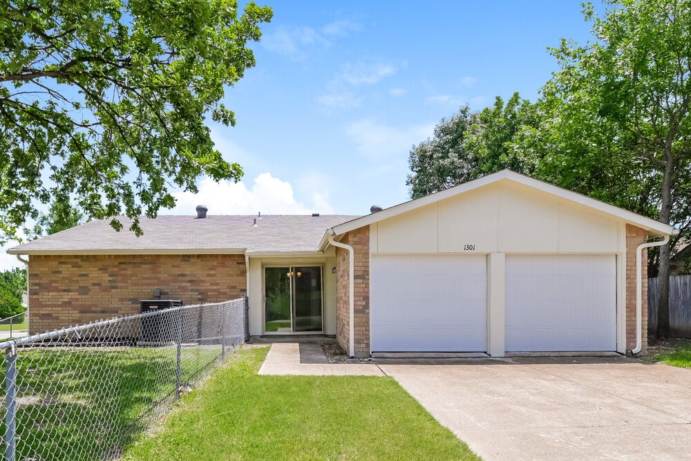1301 Southridge Drive , Lancaster, TX, 75146 | 20543647 | Realty Texas LLC