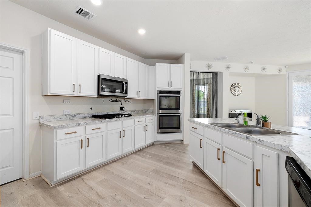 2635 Oakwood Bluff Trail , Houston, TX, 77038 | 31817925 | Realty Texas LLC