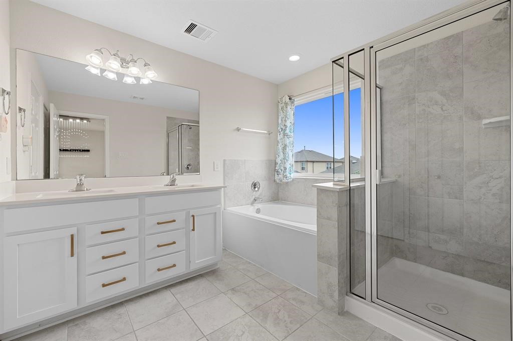 2635 Oakwood Bluff Trail , Houston, TX, 77038 | 31817925 | Realty Texas LLC