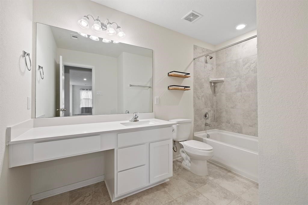 2635 Oakwood Bluff Trail , Houston, TX, 77038 | 31817925 | Realty Texas LLC