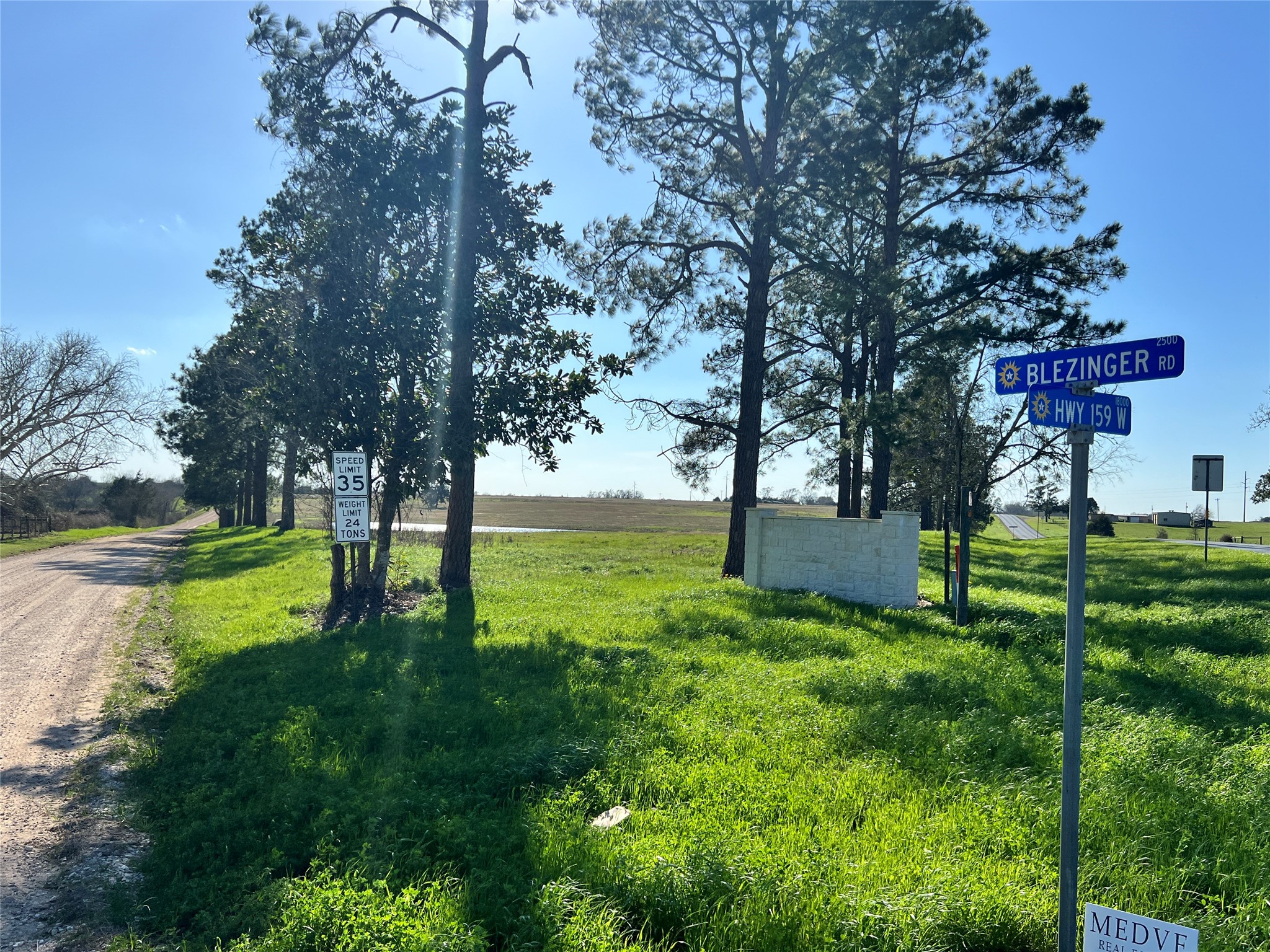 001 Blezinger Road, New Ulm, TX, 78950 | 54501275 | Realty Texas LLC
