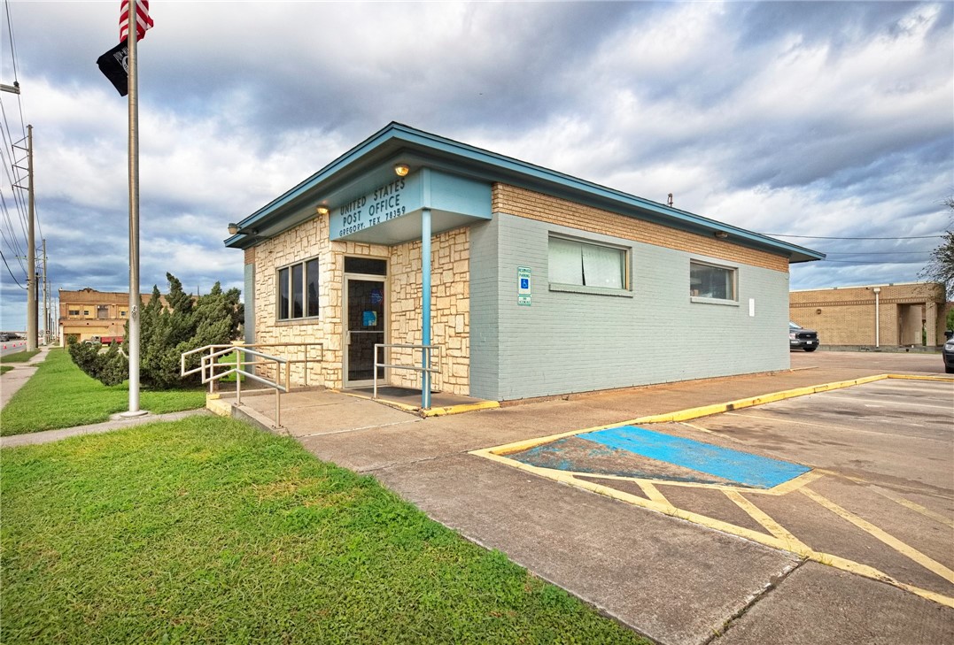102 W 4th Street , Gregory, TX, 78359 | 437115 | Realty Texas LLC
