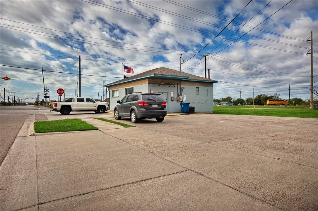 102 W 4th Street , Gregory, TX, 78359 | 437115 | Realty Texas LLC