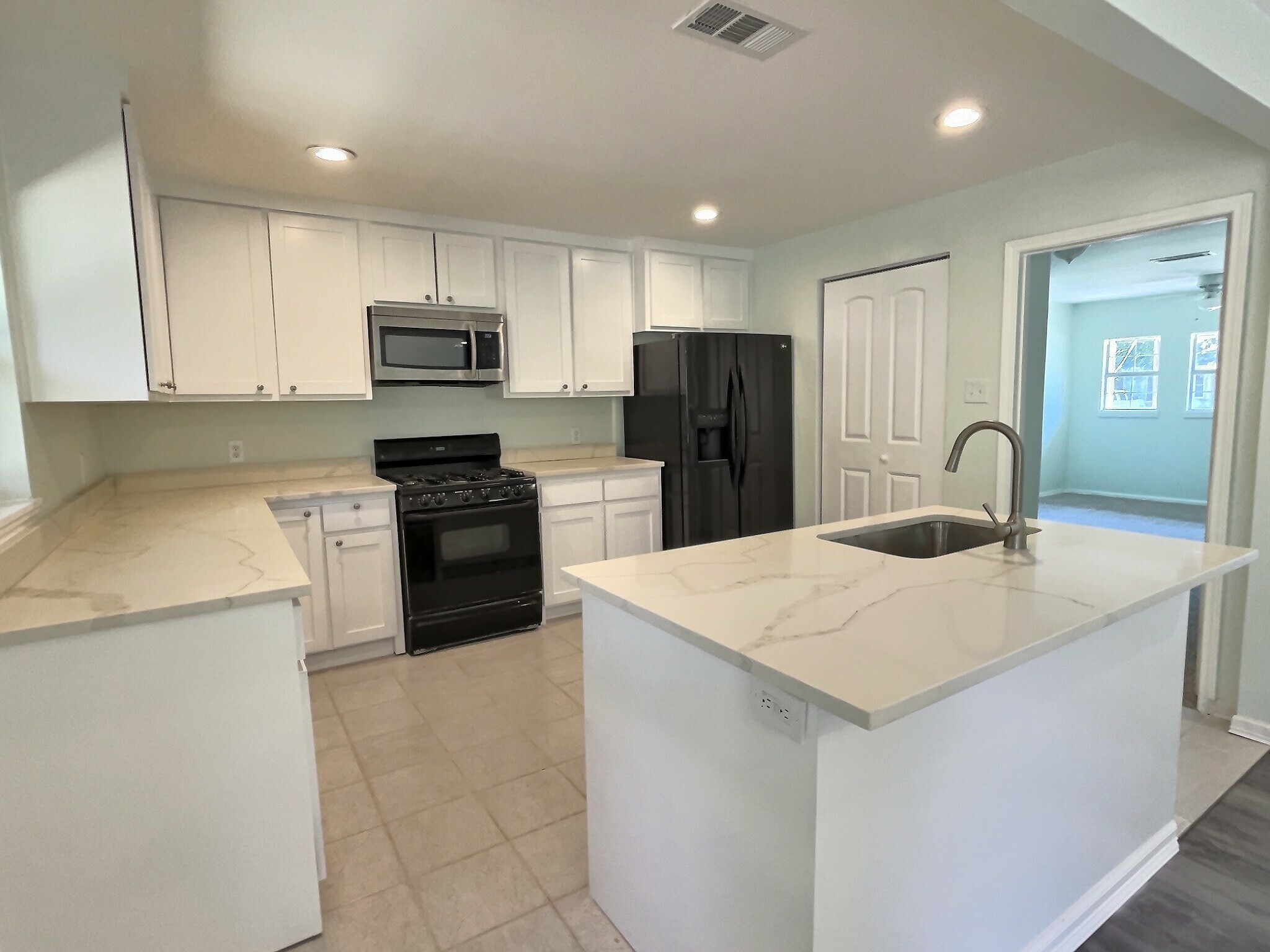 1011 S Britain Road , Irving, TX, 75060 | 20557572 | Realty Texas LLC