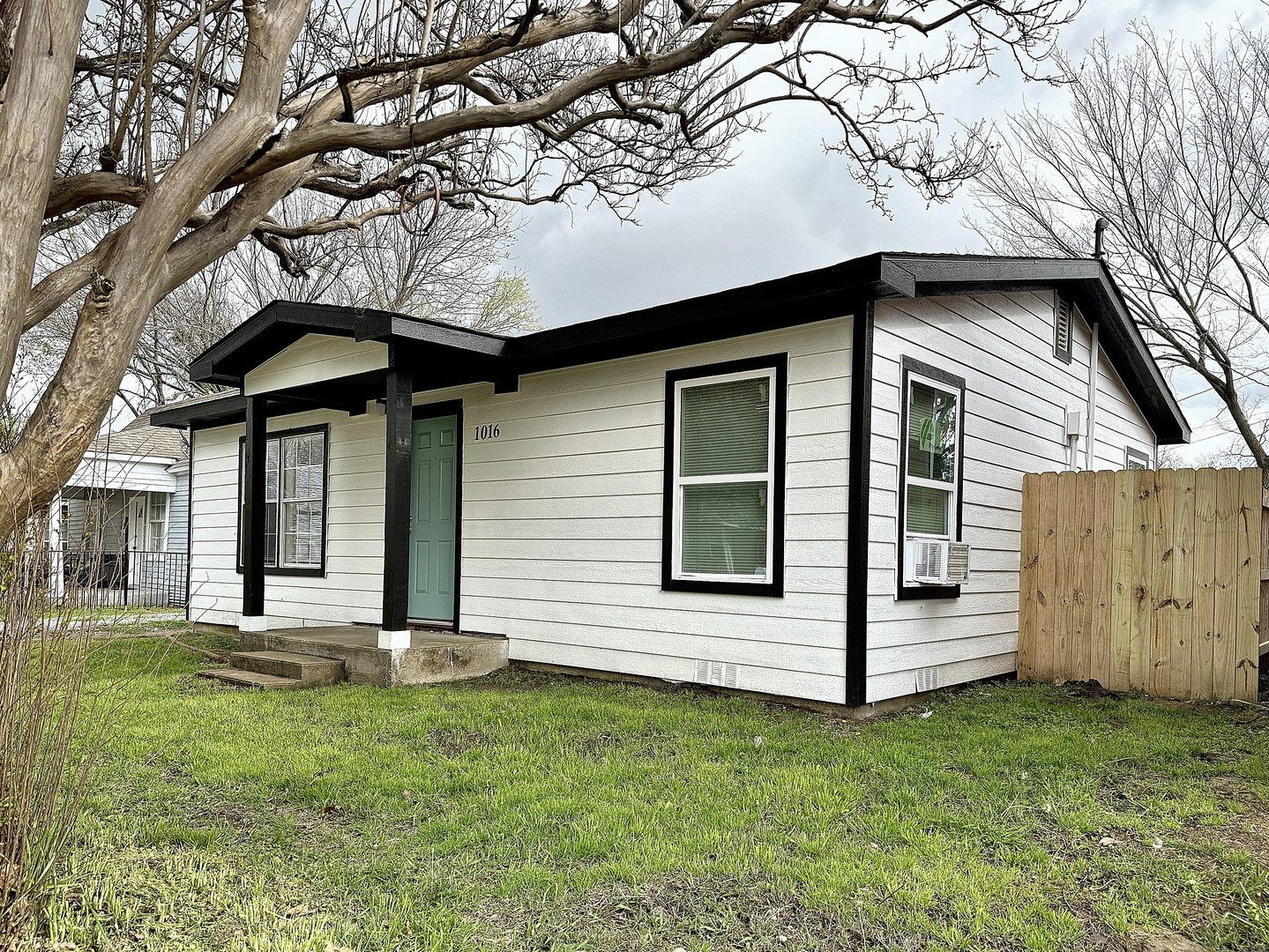 1016 W Crawford Street , Denison, TX, 75020 | 20569544 | Realty Texas LLC