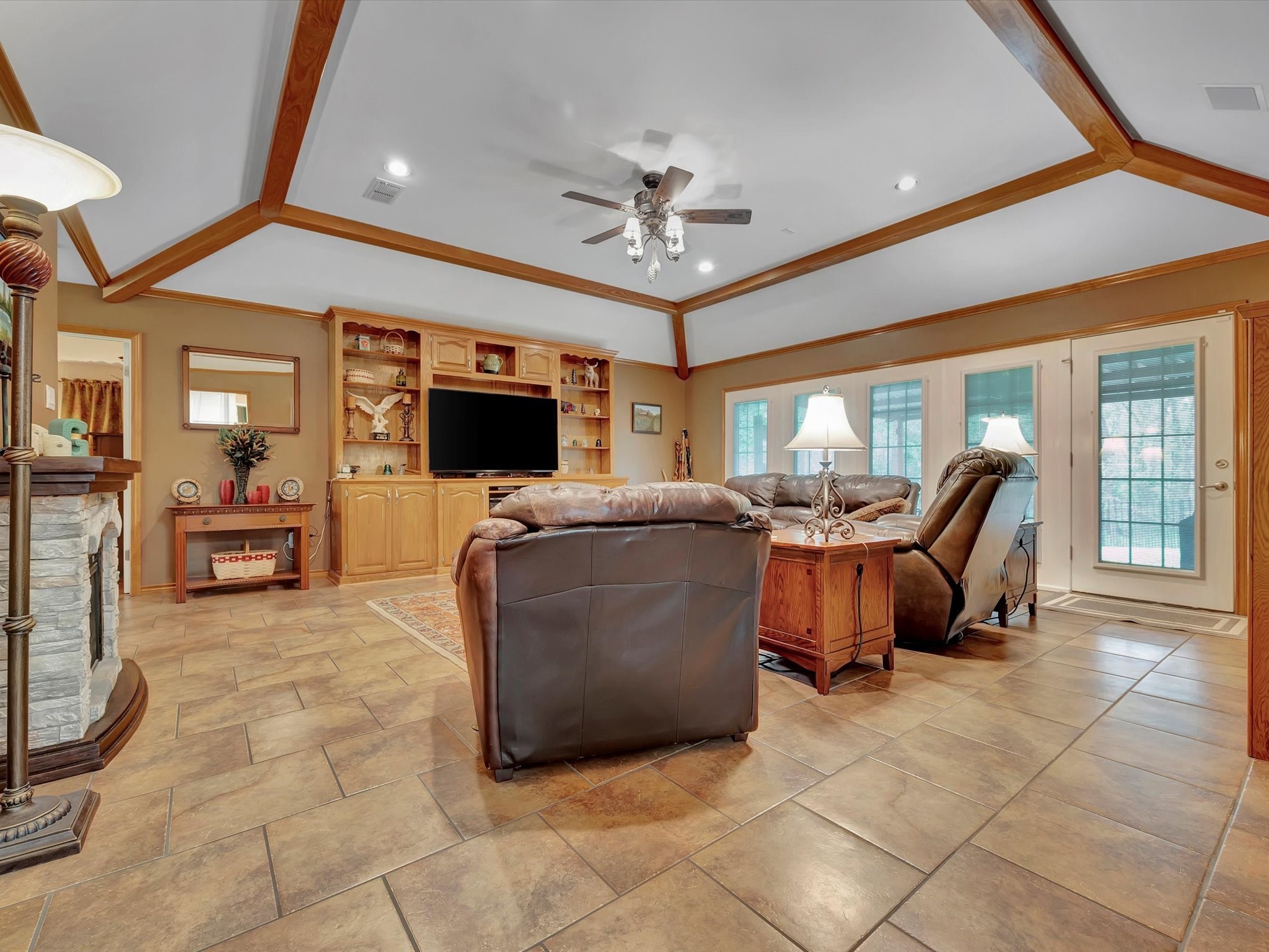136 Woodway Street , Palestine, TX, 75801 | 48596075 | Realty Texas LLC