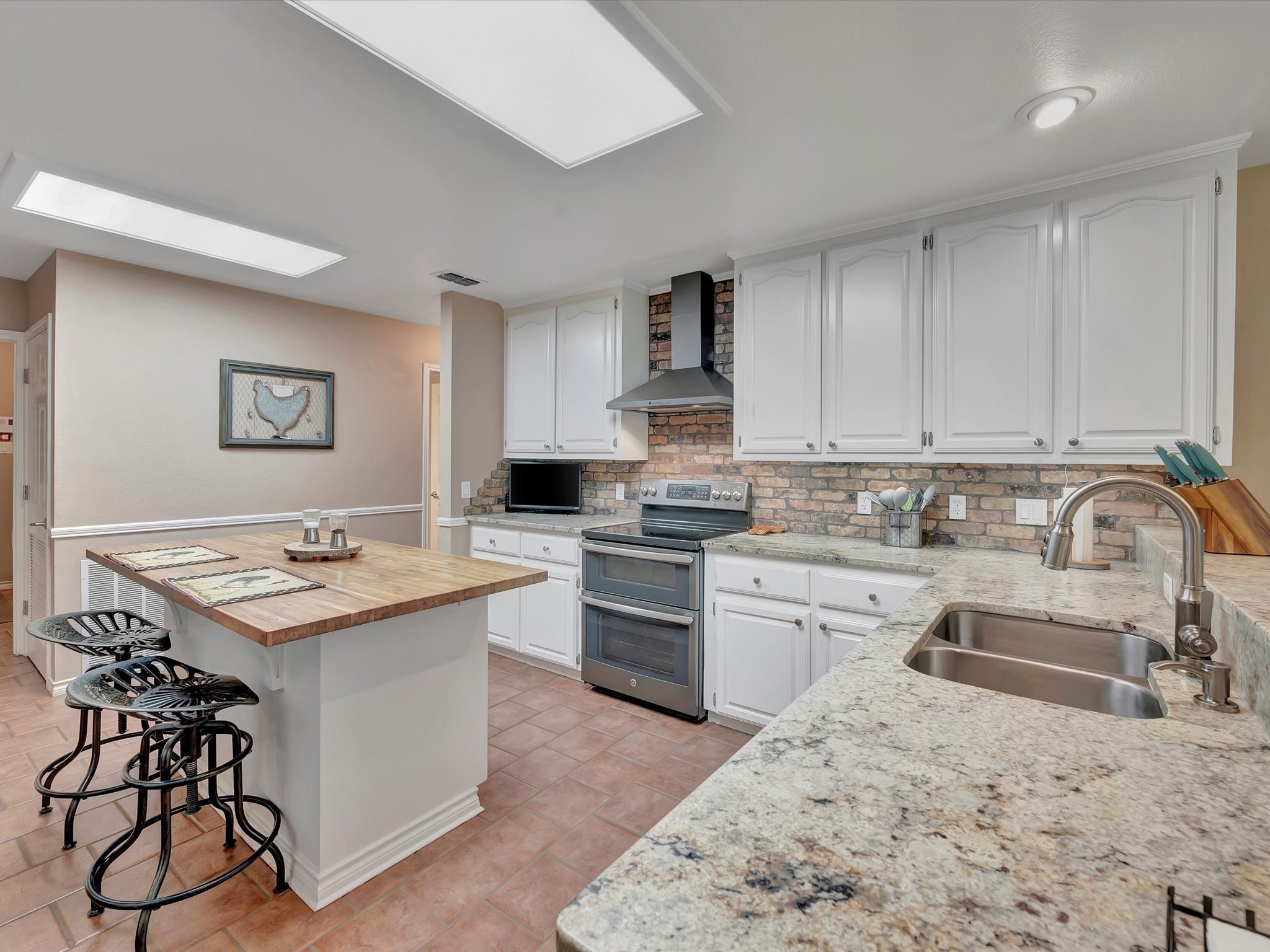 136 Woodway Street , Palestine, TX, 75801 | 48596075 | Realty Texas LLC