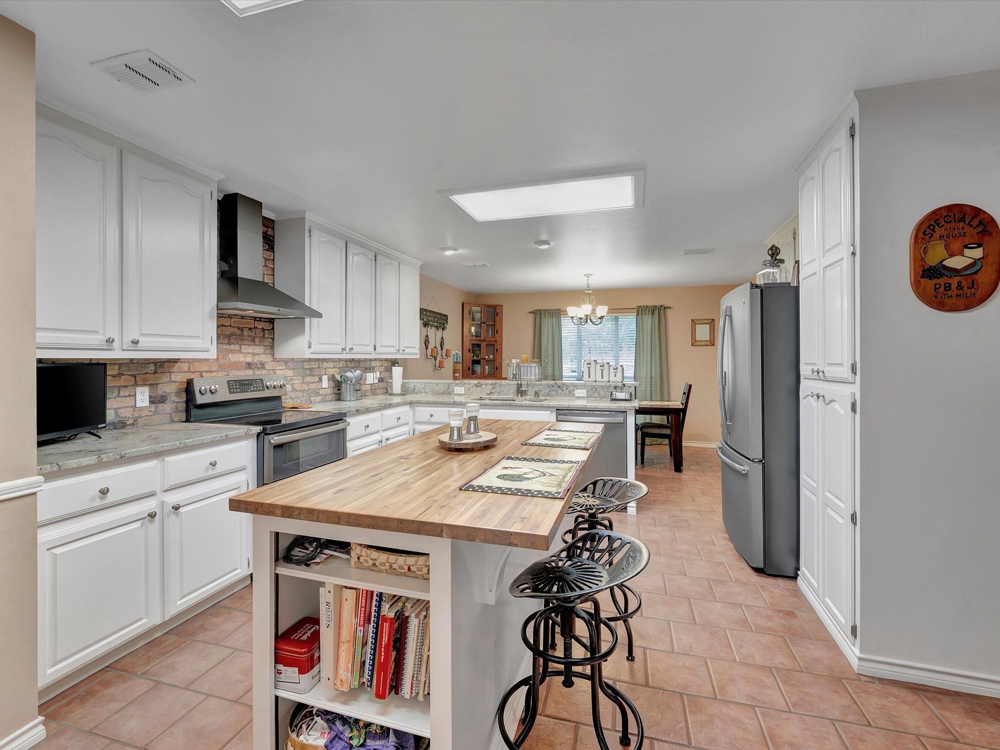 136 Woodway Street , Palestine, TX, 75801 | 48596075 | Realty Texas LLC