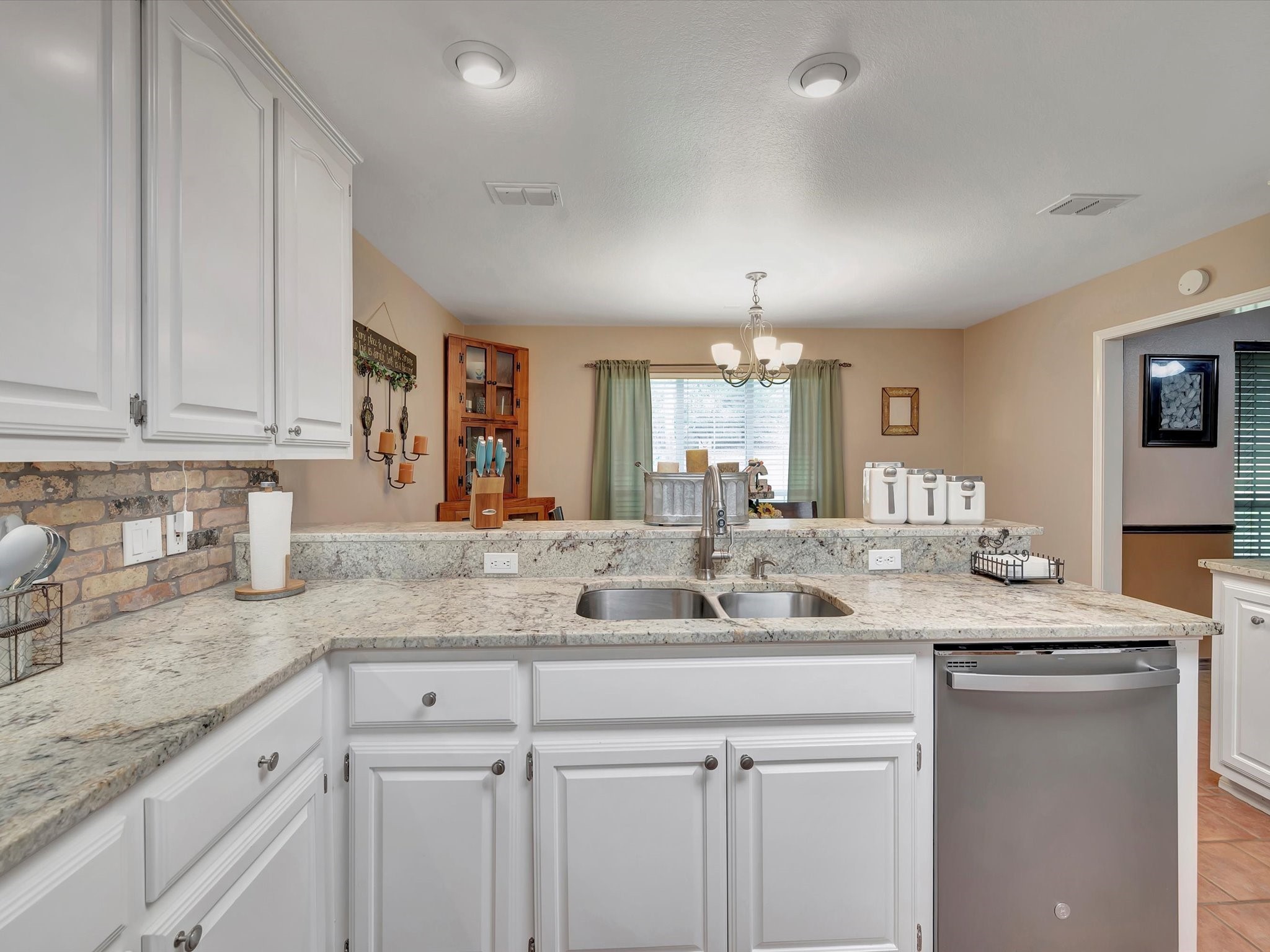 136 Woodway Street , Palestine, TX, 75801 | 48596075 | Realty Texas LLC