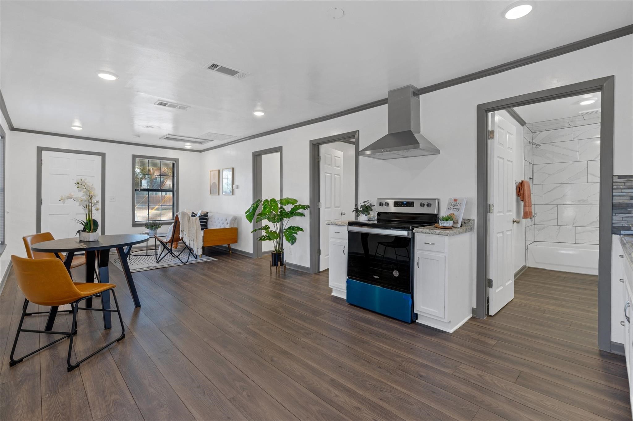 8000 Melrose Street E 